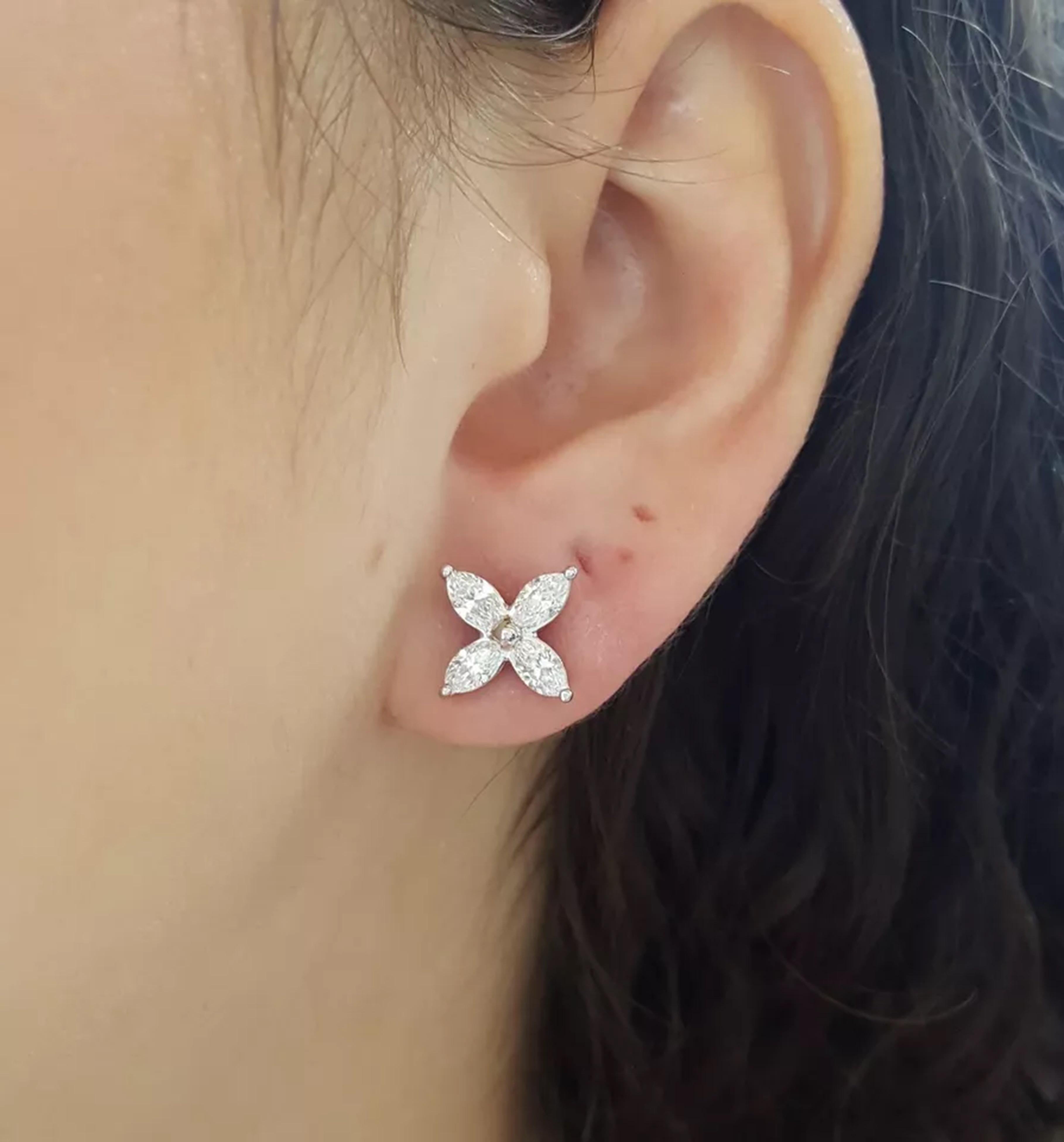 Una coppia senza tempo di Tiffany & Co. Orecchini Victoria con diamanti, realizzati in platino e incastonati con i diamanti taglio marquise di Tiffany disposti in un elegante motivo floreale.

Questa versione di medie dimensioni del design Victoria