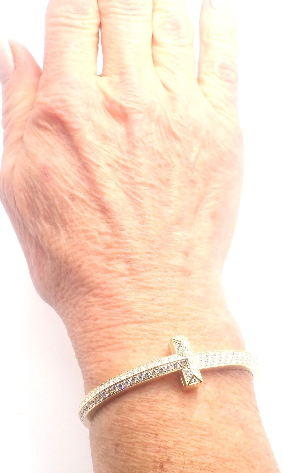 Tiffany & Co. Bracelet jonc large à charnières en or jaune avec diamants T1 en vente 5