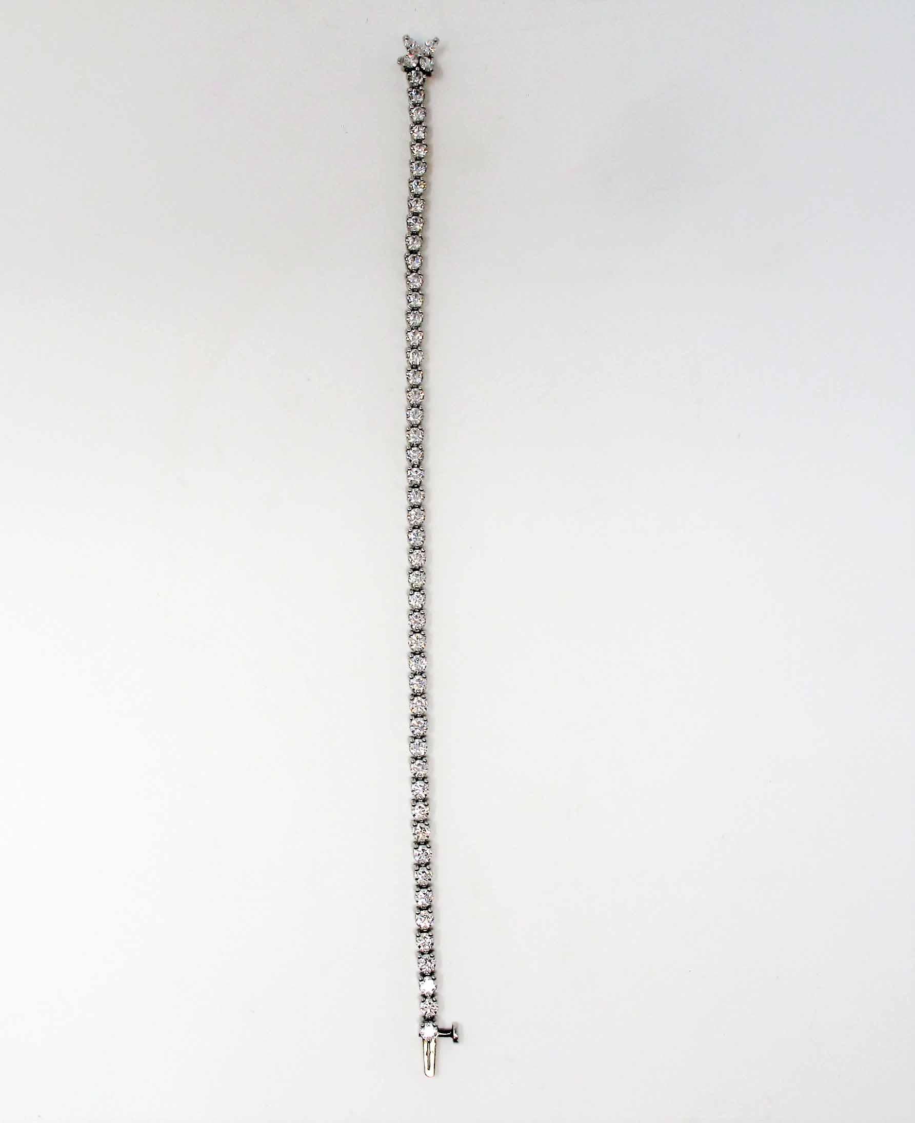 Tiffany & Co. Diamond Victoria Line Bracelet 4.49 Carat Round Diamond Platinum In Good Condition In Scottsdale, AZ
