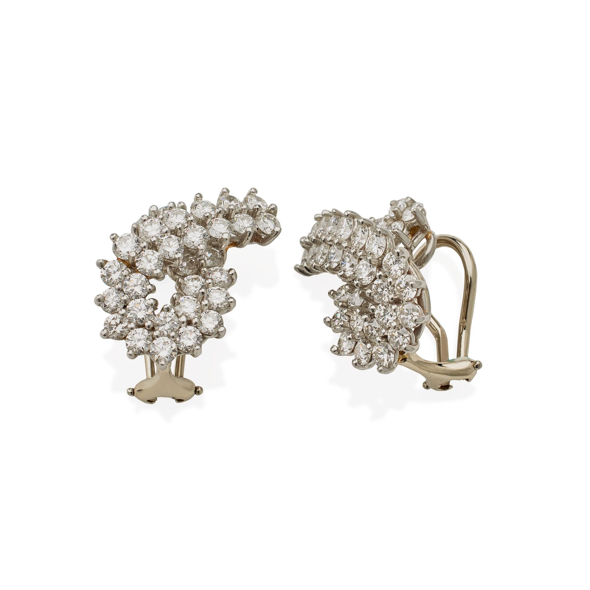 Tiffany & Co. „Diamonds of Tiffany“ Platin- und Diamant-Ohrringe „Loop“ (Brillantschliff) im Angebot