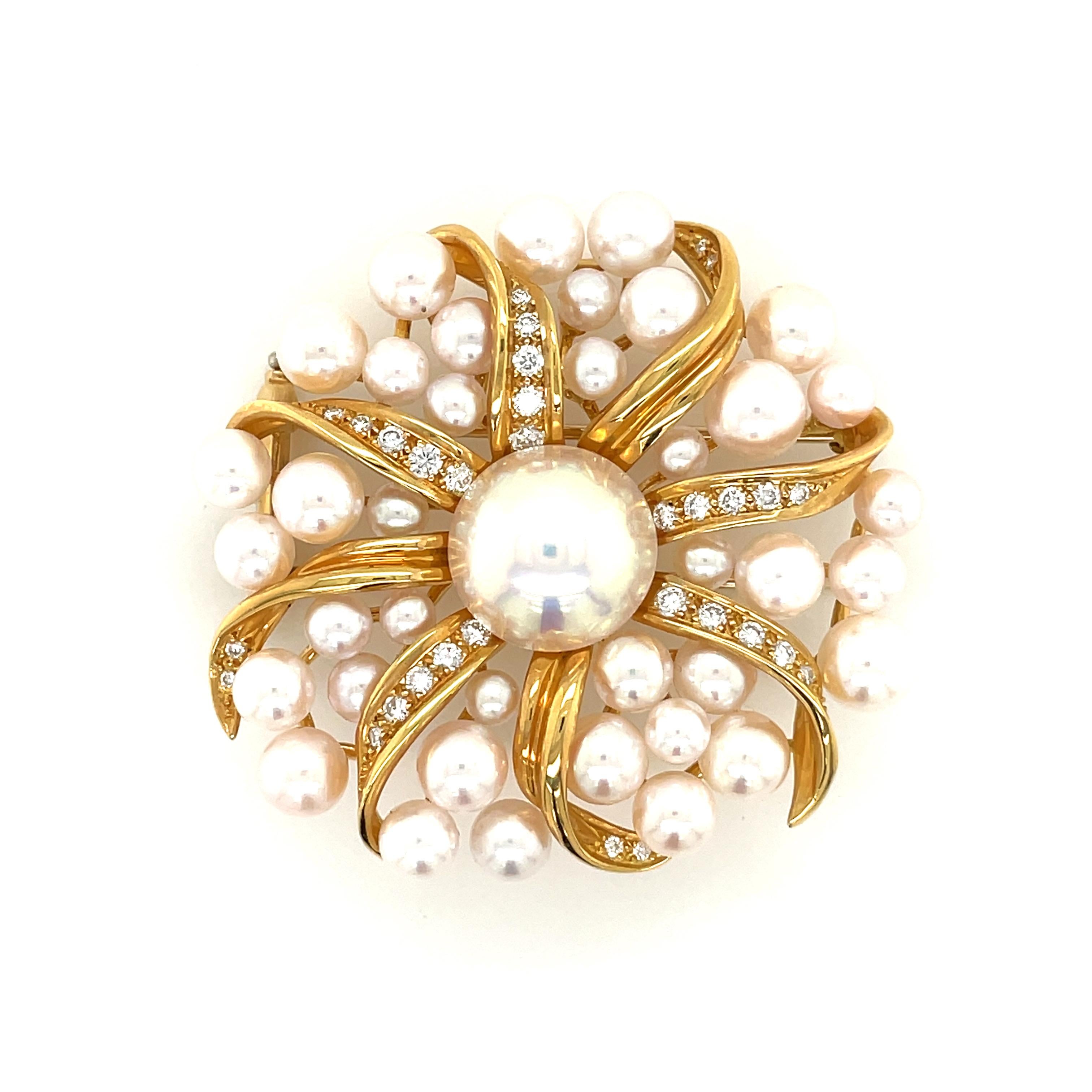 Beautiful brooch come from Tiffany & Co, is designed to look like a flower, circa 1990'.

The brooch was finely crafted of solid 18k yellow gold and is embellished with a plethora of 5.5mm-8.5mm pearls and a big Mabe pearl in the center. The brooch