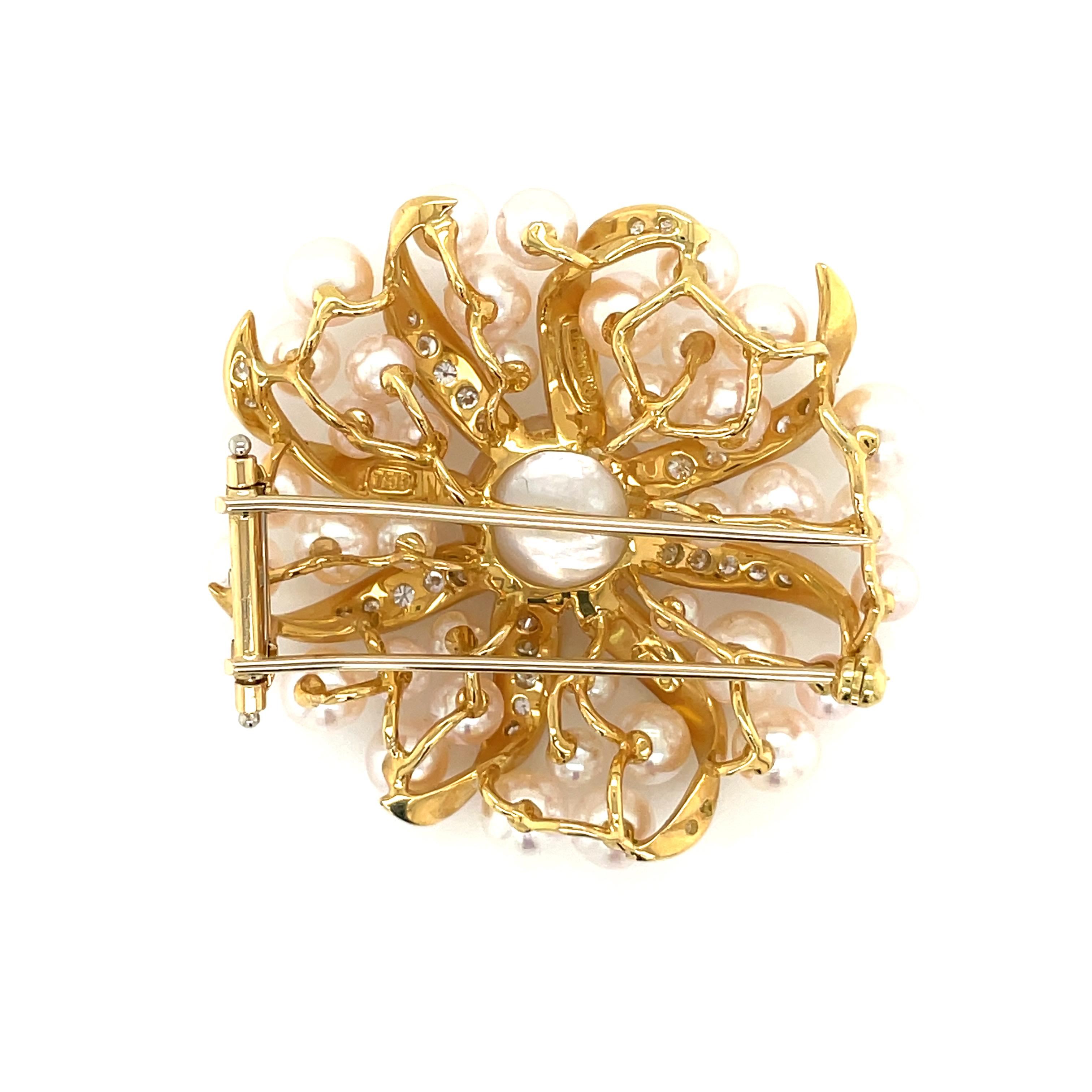 Taille ronde Tiffany & Co Broche fleur en or 18 carats, perles et diamants