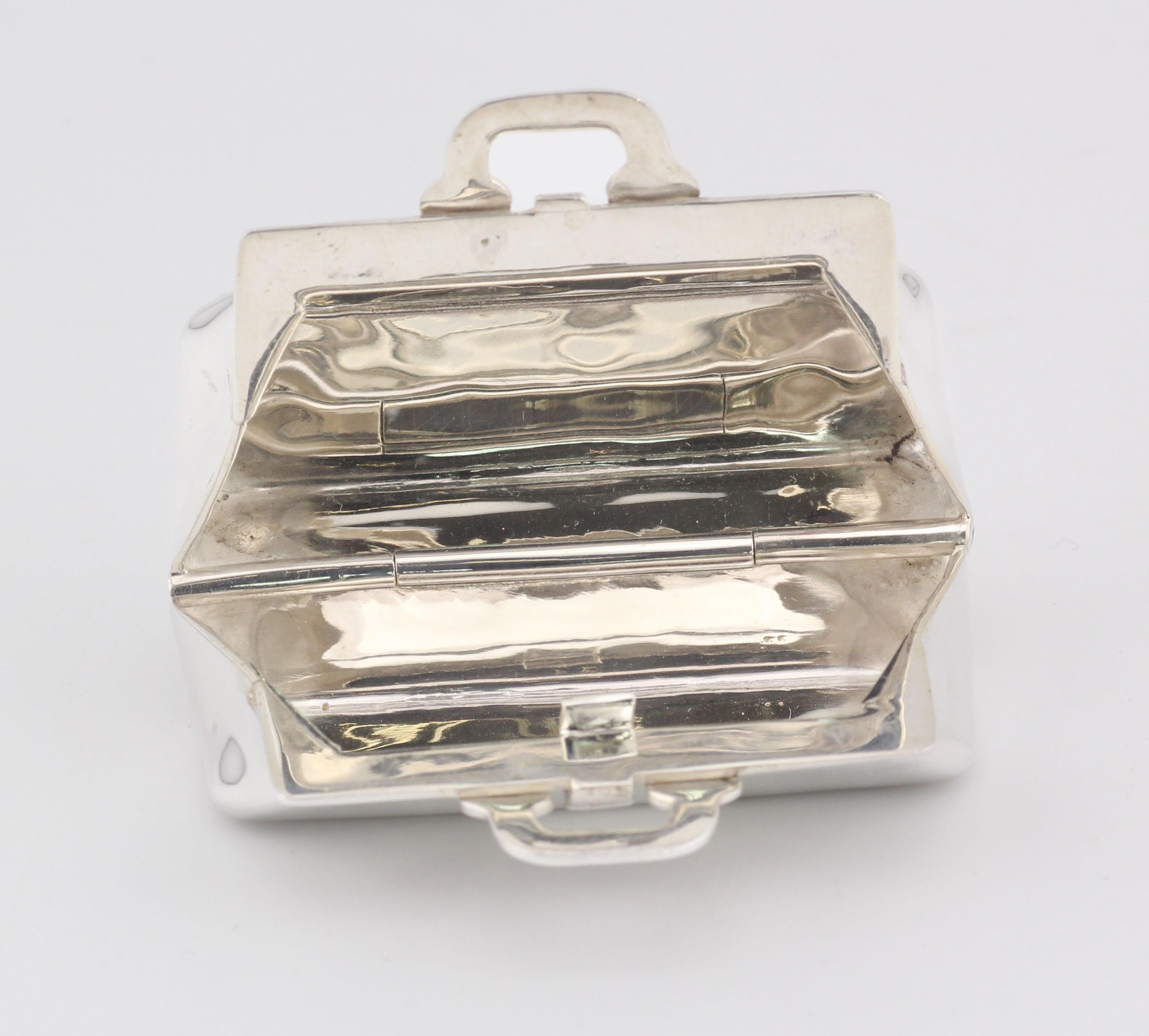 Tiffany & Co. Portapillole in argento sterling con borsa del dottore in vendita 2