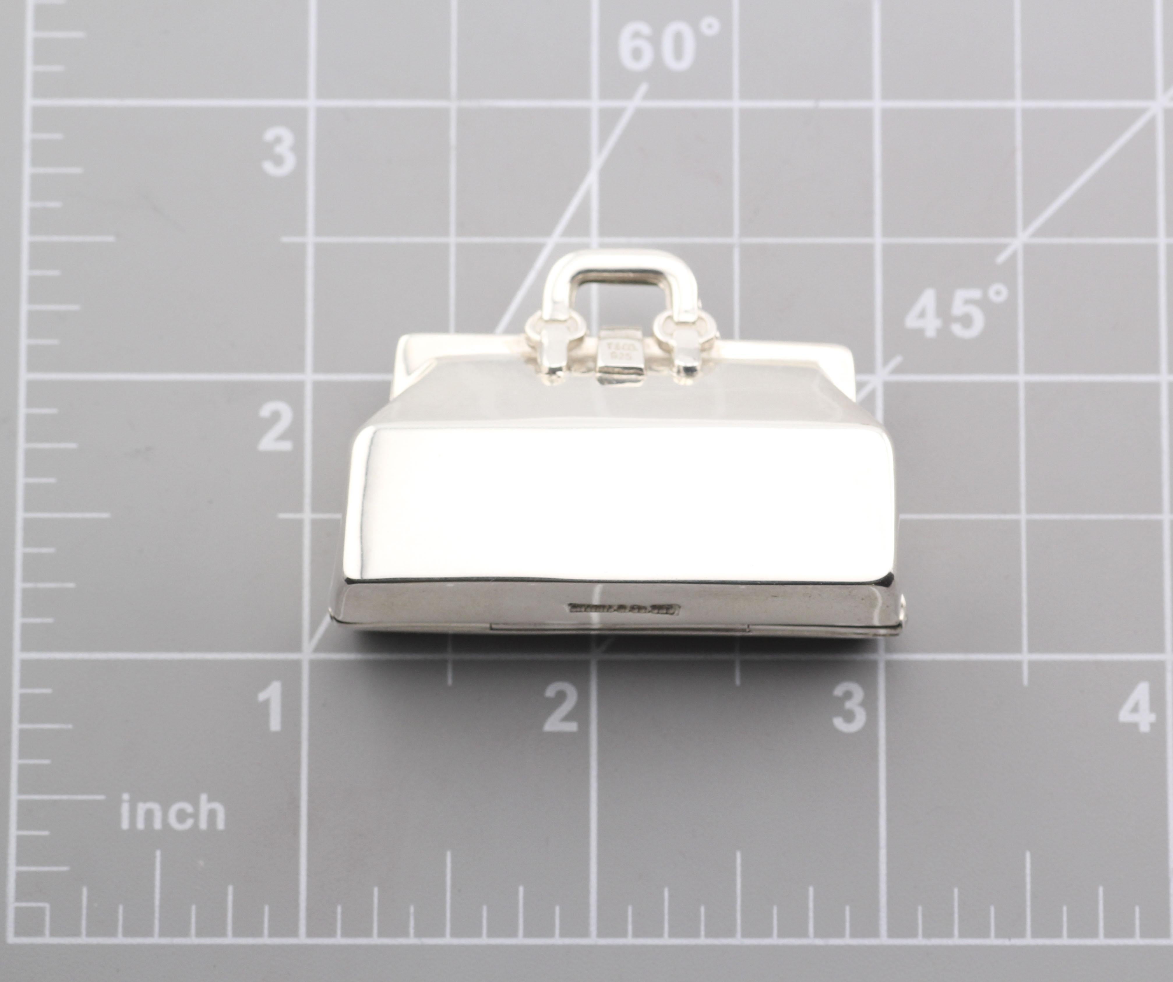 Tiffany & Co. Portapillole in argento sterling con borsa del dottore in vendita 4