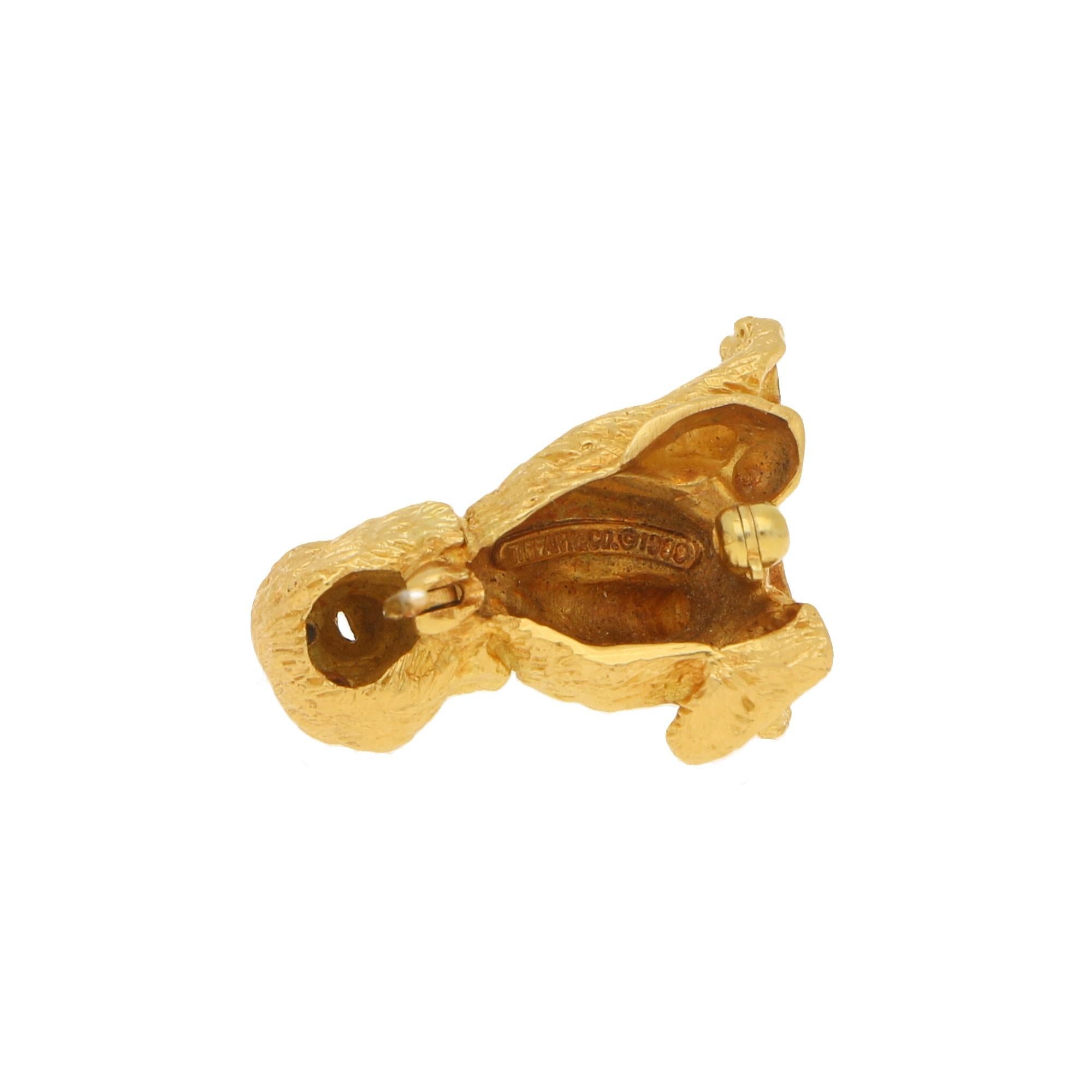 Tiffany & Co. Diamond and Sapphire Puppy Brooch Set in 18k Yellow Gold In Good Condition In London, GB