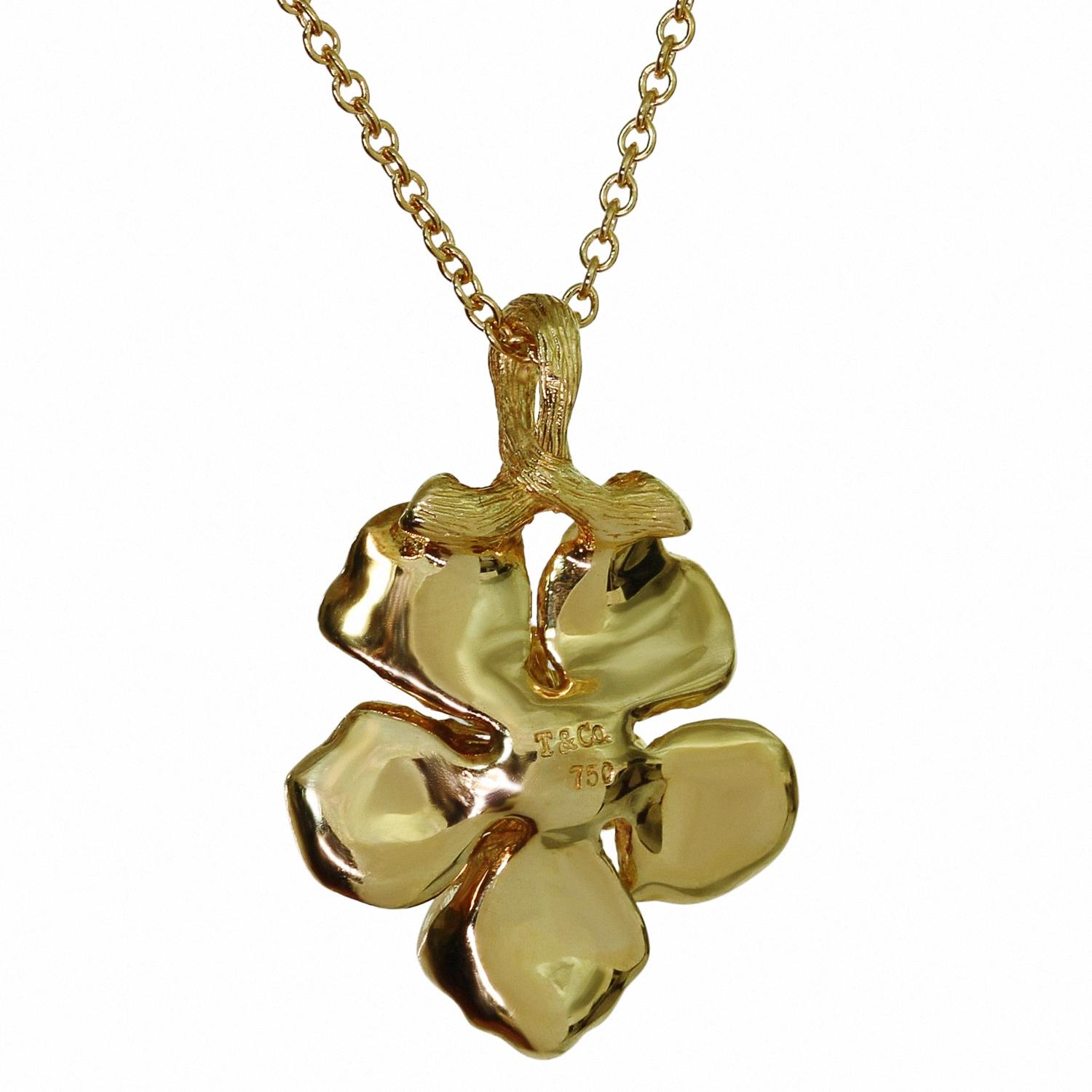 Tiffany & Co. Dogwood 18k Yellow Gold Pendant Necklace In Excellent Condition For Sale In New York, NY