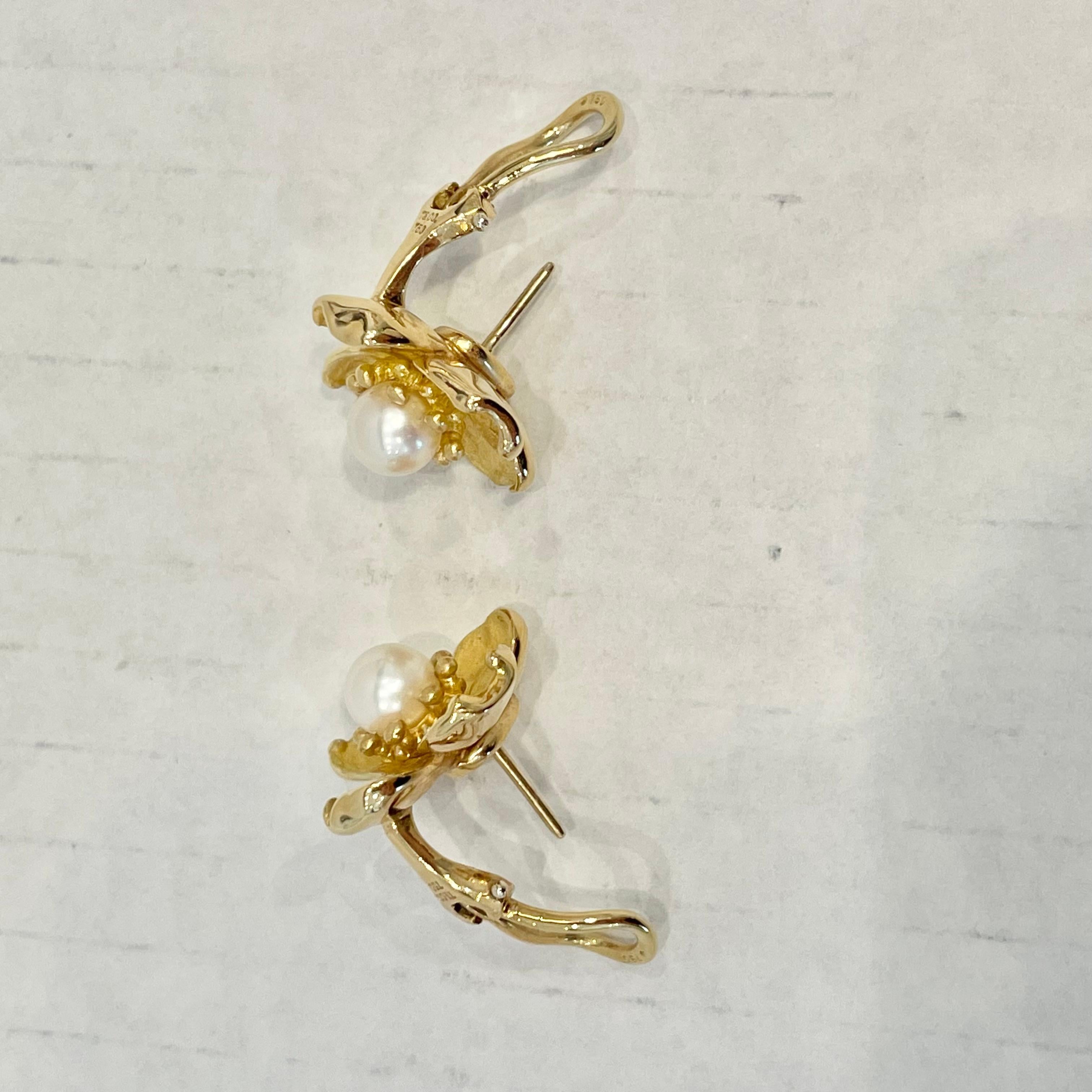 Tiffany & Co. Dogwood & Pearl Earrings in 18 Karat Yellow Gold For Sale 4