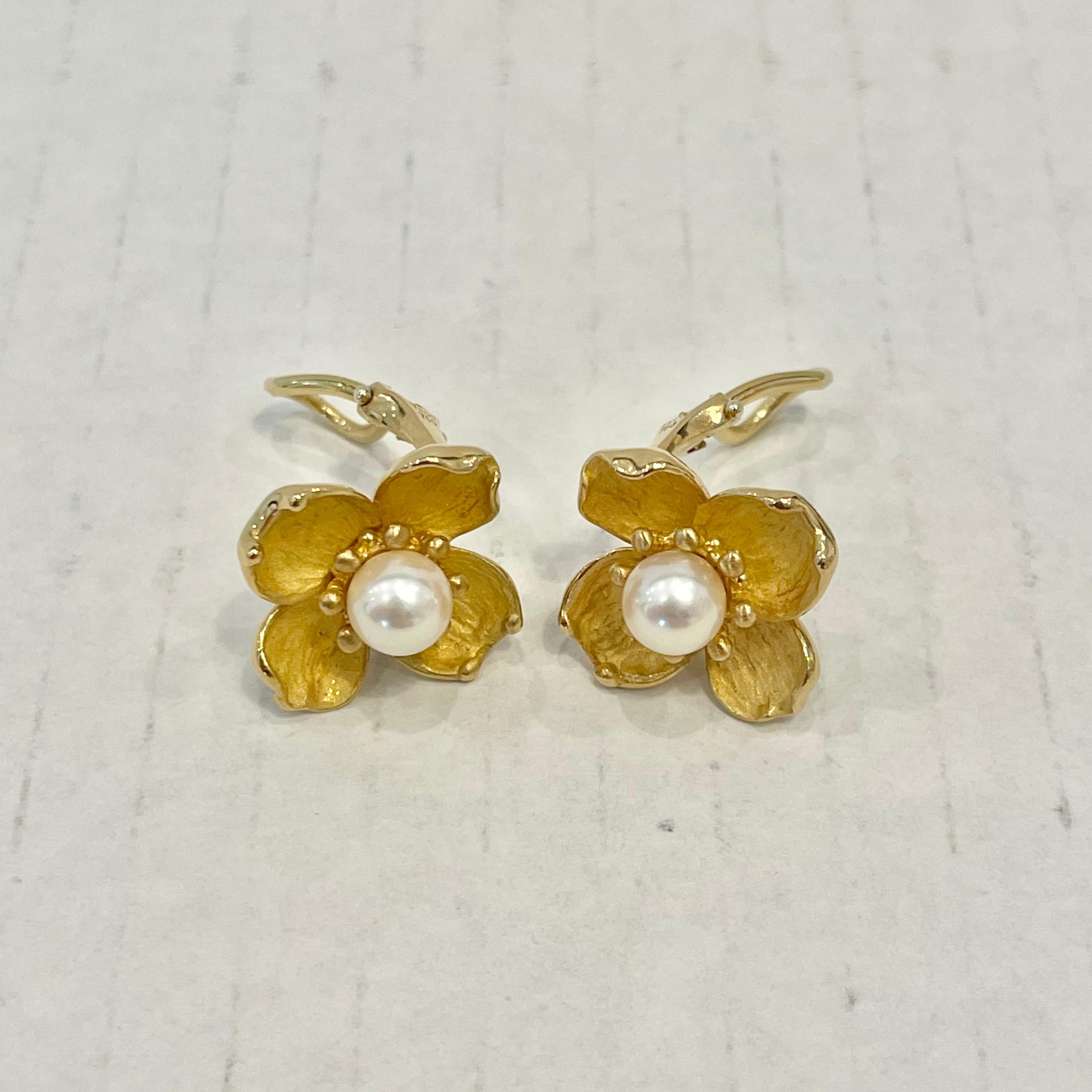 Tiffany & Co. Dogwood & Pearl Earrings in 18 Karat Yellow Gold For Sale 5