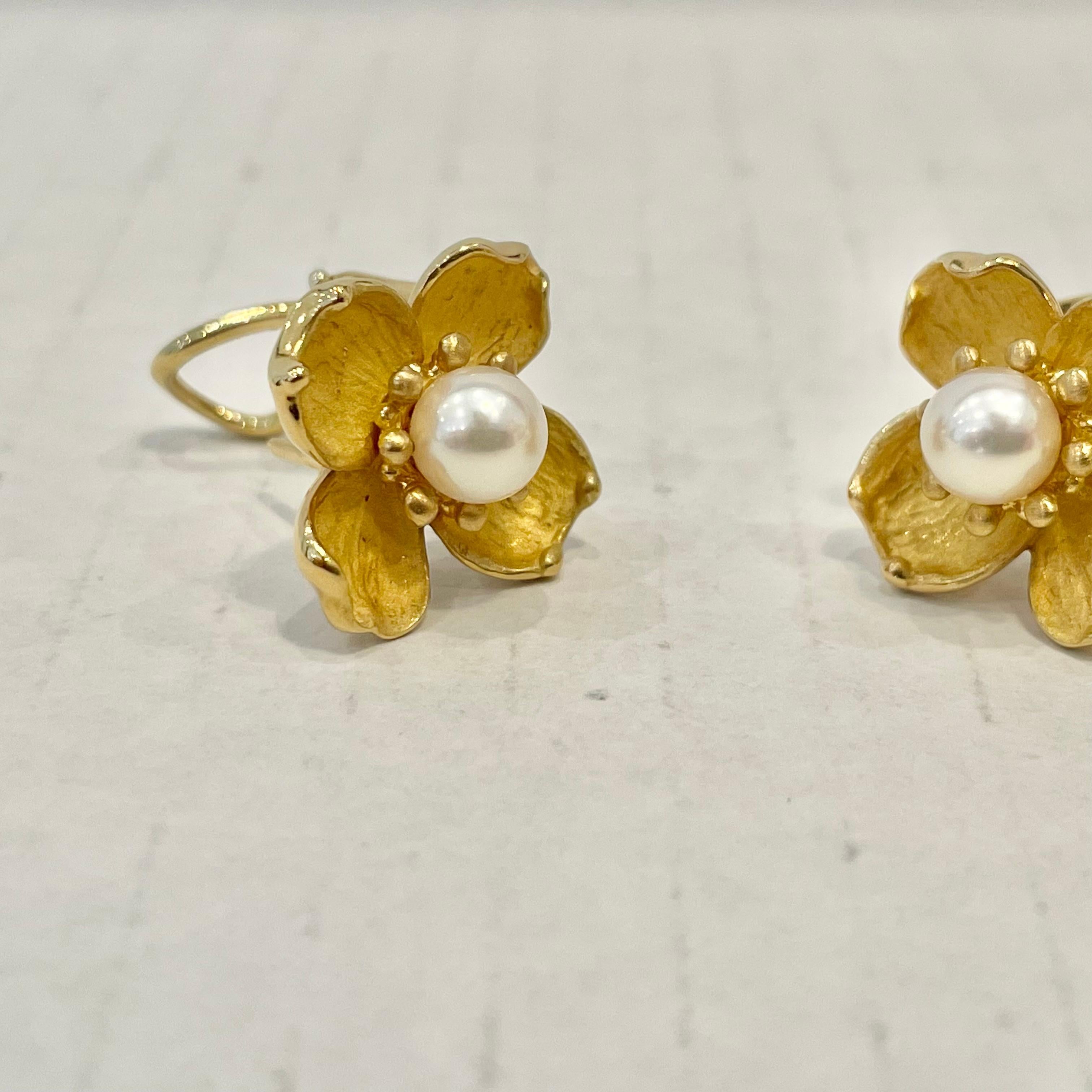 Tiffany & Co. Dogwood & Pearl Earrings in 18 Karat Yellow Gold For Sale 2