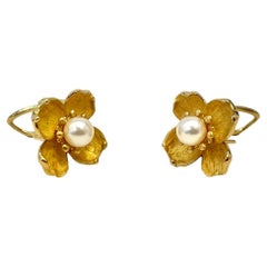 Tiffany & Co. Boucles d'oreilles en or jaune 18 carats, cornouiller et perles