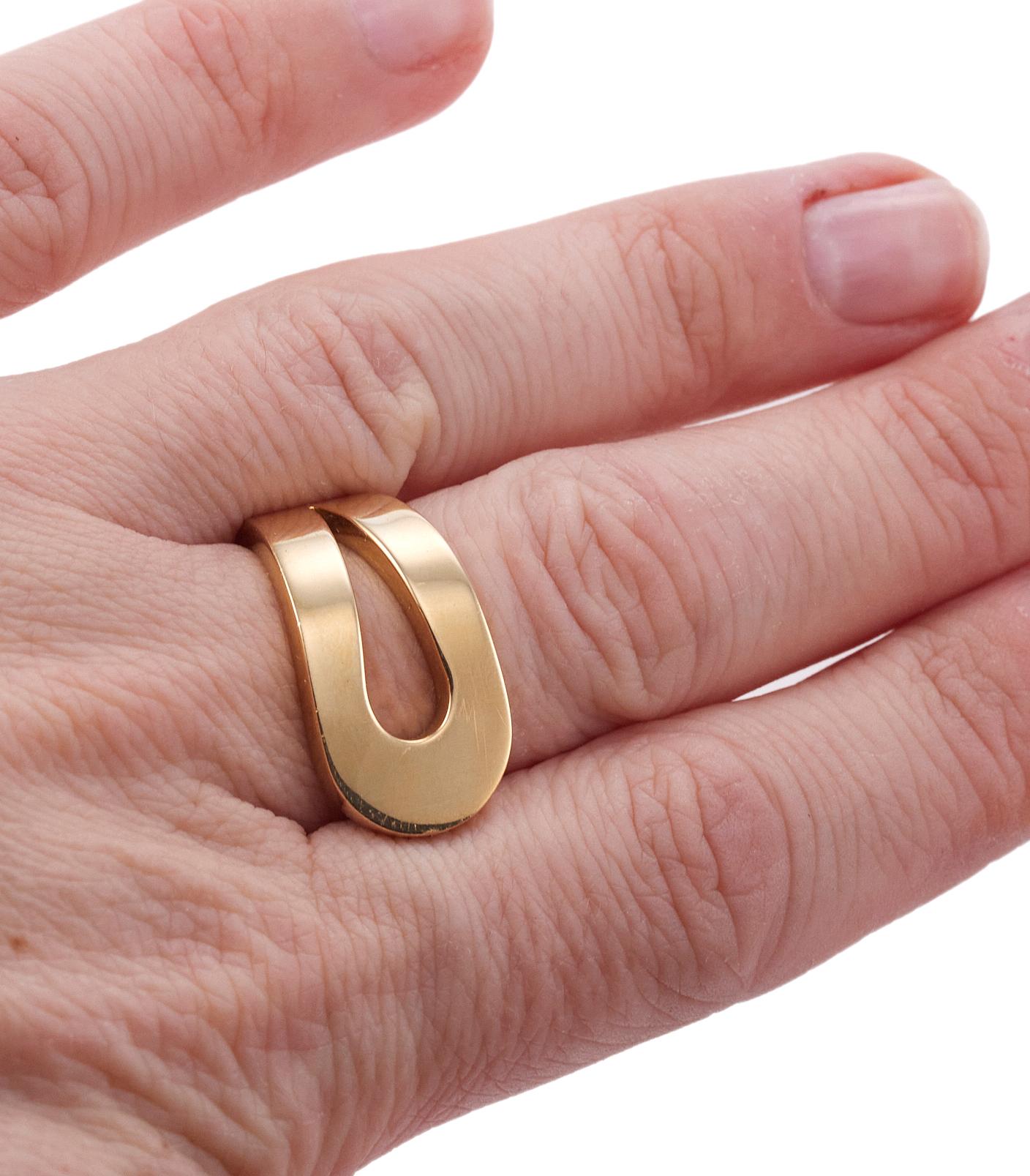 Femenino o masculino Anillo de oro con lazo geométrico Tiffany & Co Don Berg en venta