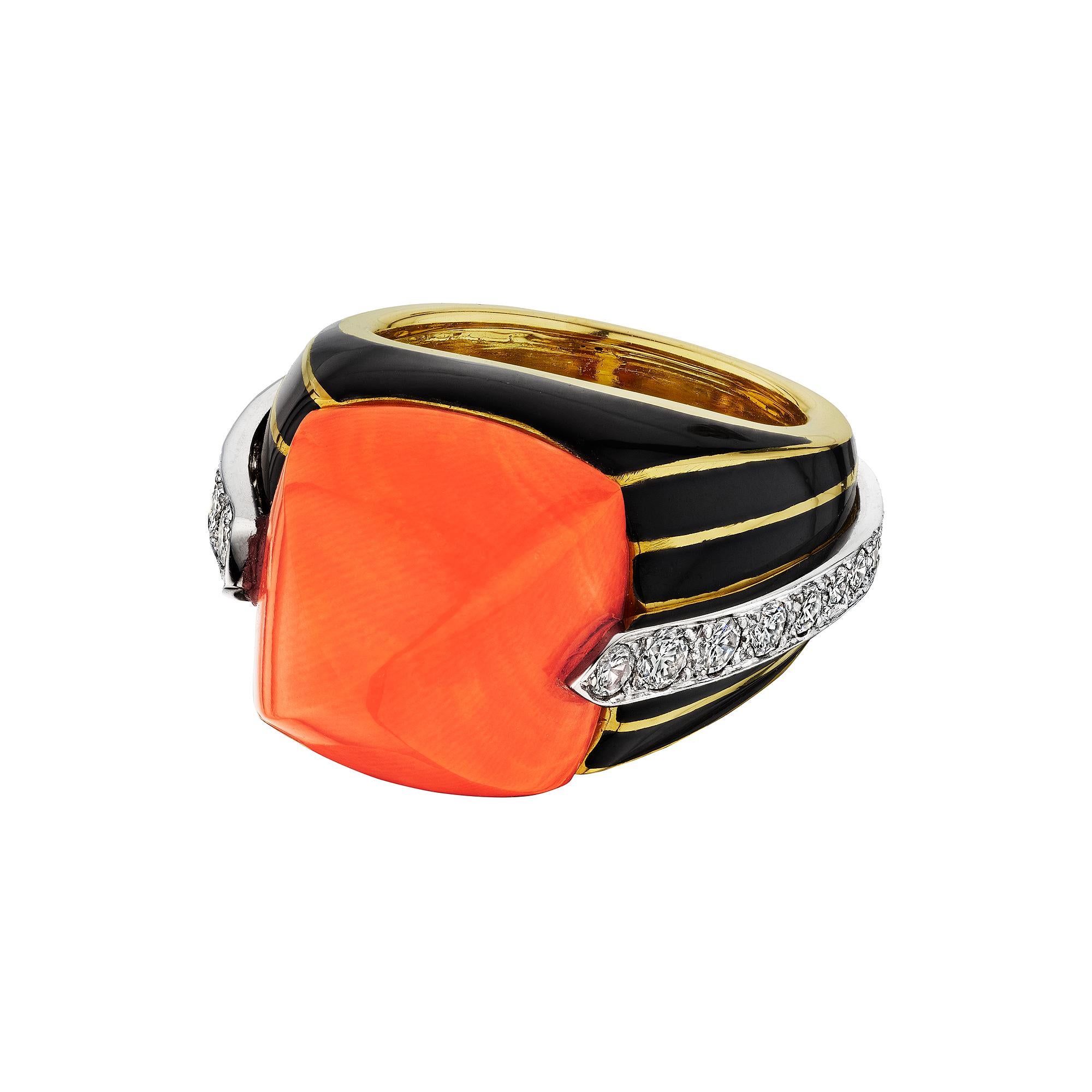 Dieser kühne und kompromisslose Ring mit Zuckerhut-Cabochon aus Koralle, Diamant, Gold, Platin und schwarzer Emaille von Donald Claflin für Tiffany and Co. hat eine starke, einmalige Persönlichkeit.  Unterzeichnet von Tiffany.  Circa 1975. 