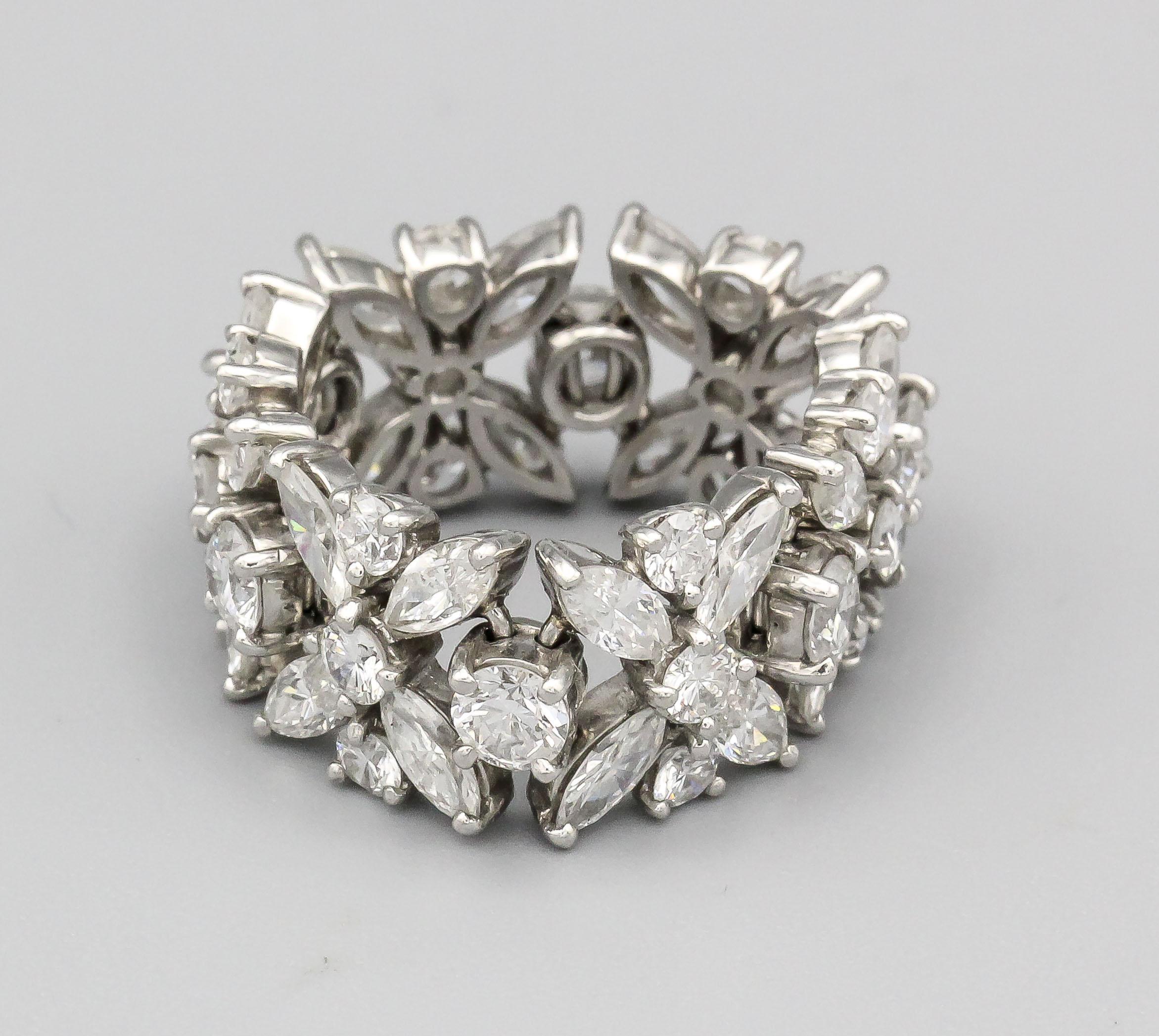 Tiffany & Co. Donald Claflin, bague d'éternité flexible en platine et diamants, taille 5 Pour femmes en vente