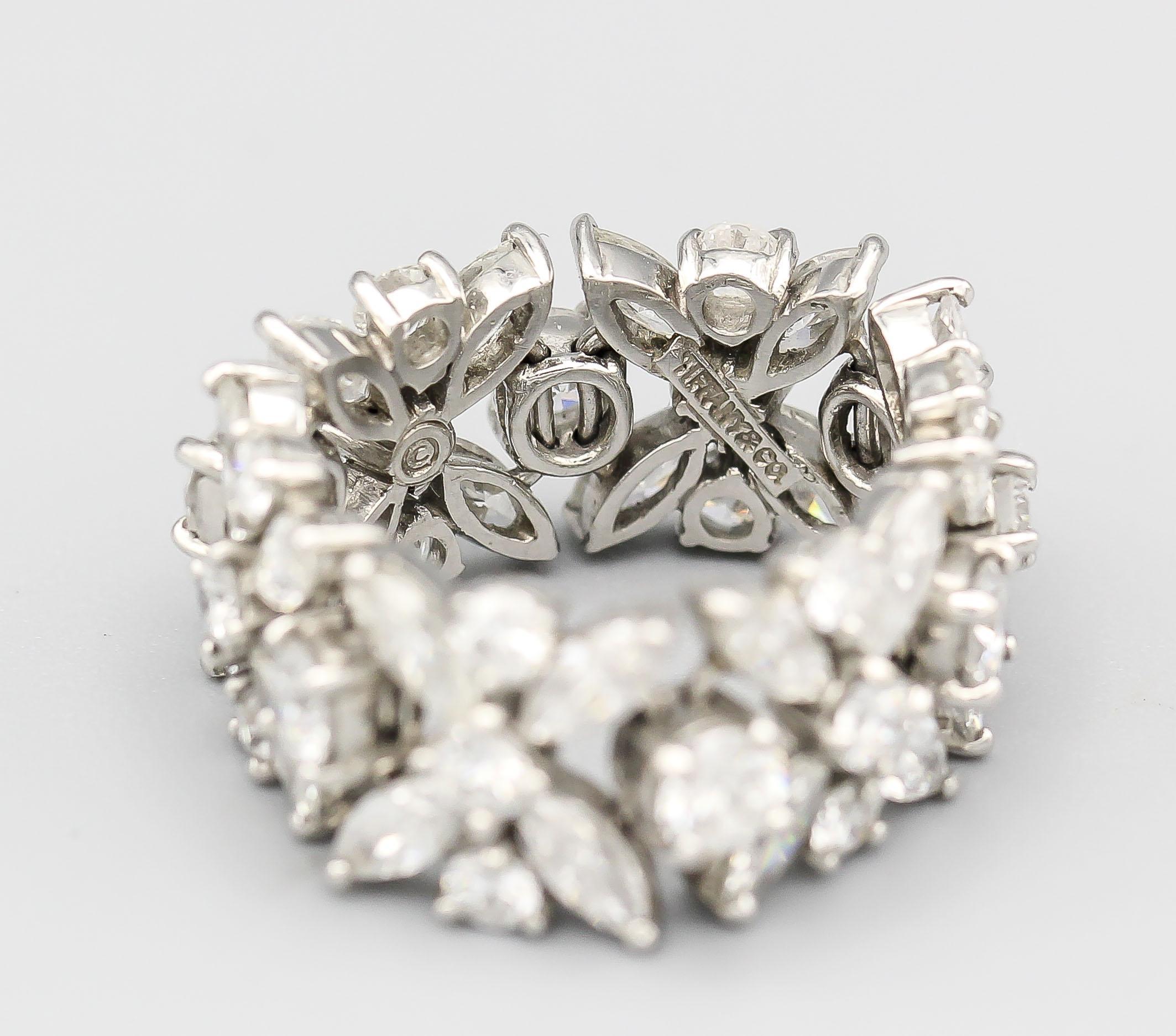 Tiffany & Co. Donald Claflin, bague d'éternité flexible en platine et diamants, taille 5 en vente 1