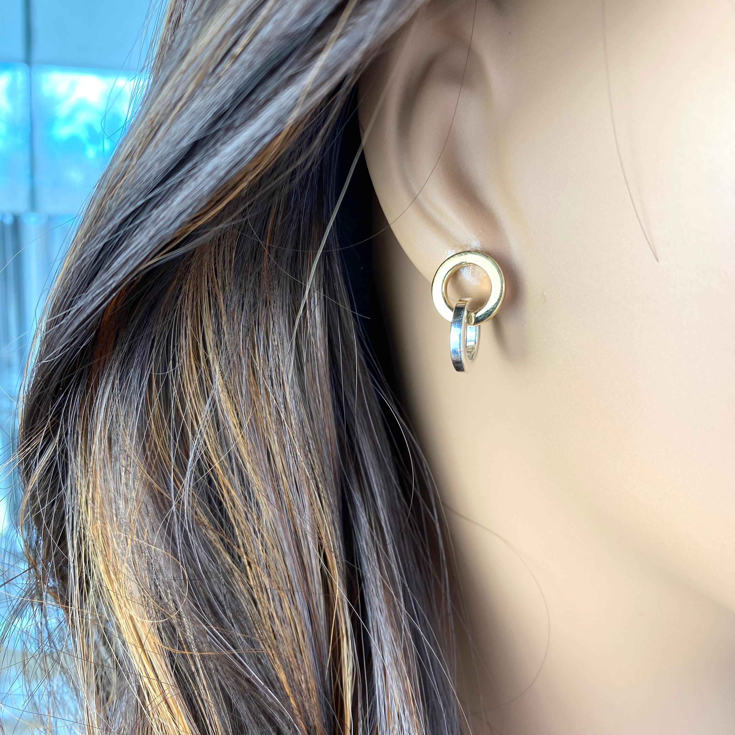 Tiffany Co. Boucles d'oreilles longues de 0,70 pouce en or jaune 18 carats et cercle d'argent Bon état - En vente à New York, NY