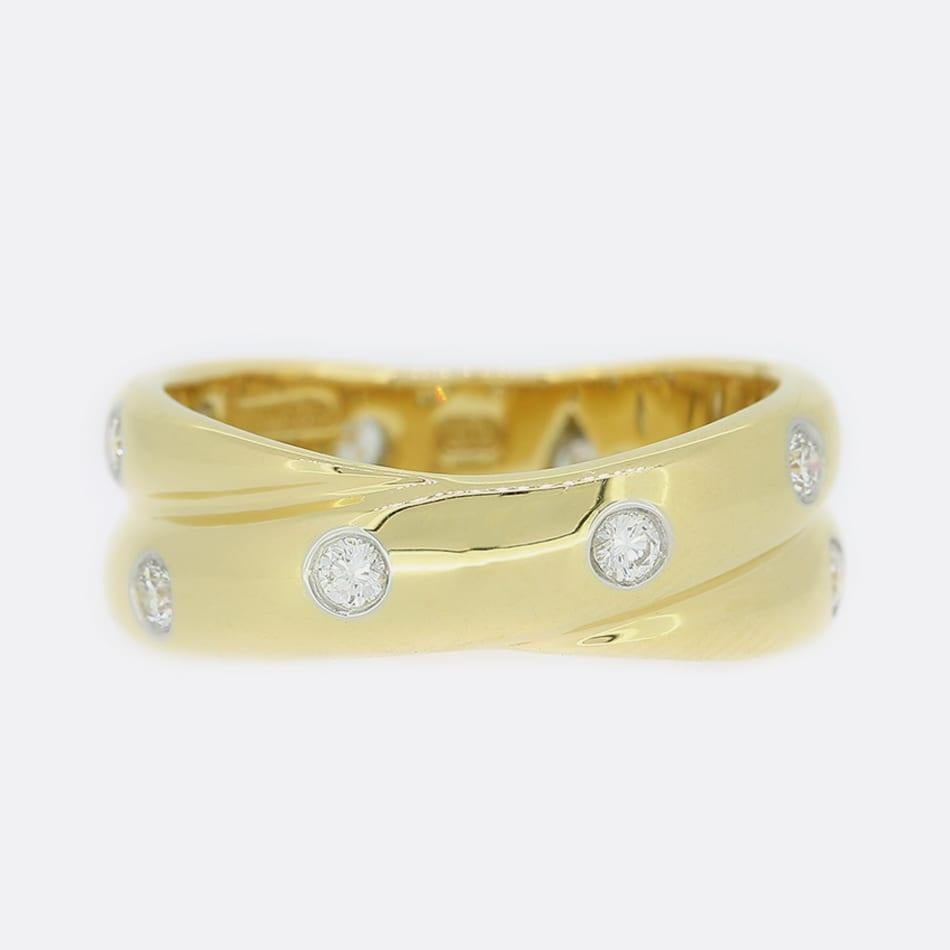 This is an 18ct yellow gold Tiffany & Co. ring featuring 12 brilliant round cut diamonds. The ring is part of the etoile collection and each diamond is rubover set in a platinum mount.

Condition: Used (Very Good)
Weight: 6.3 grams
Ring Size: