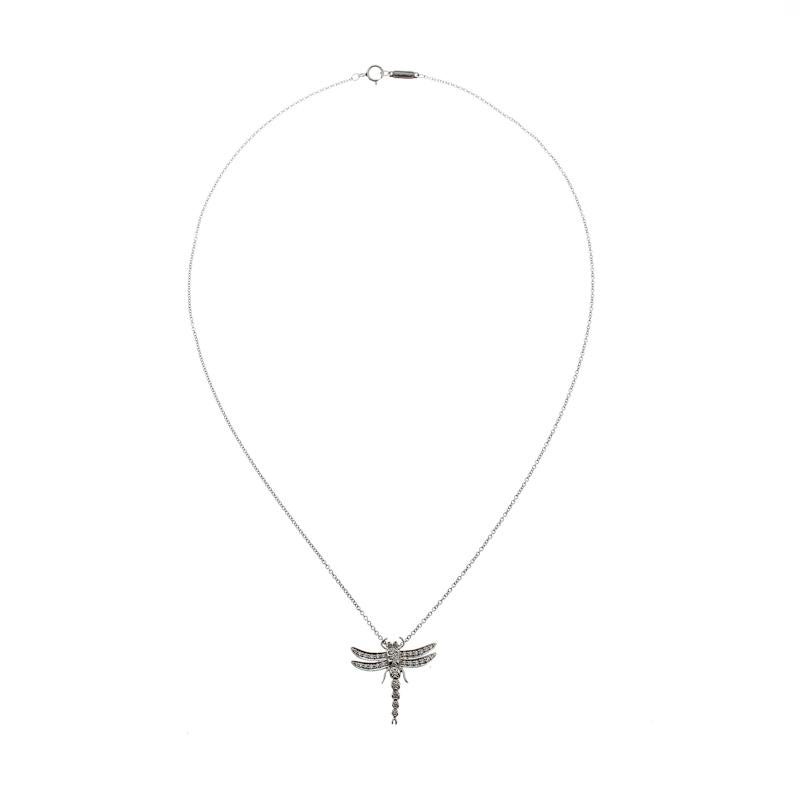 Show your love for artistry and fine jewellery with this stunning necklace from Tiffany & Co. Enchantments of a garden come alive in this creation through a dragonfly pendant. The precious platinum pendant is beautifully set with brilliant-cut