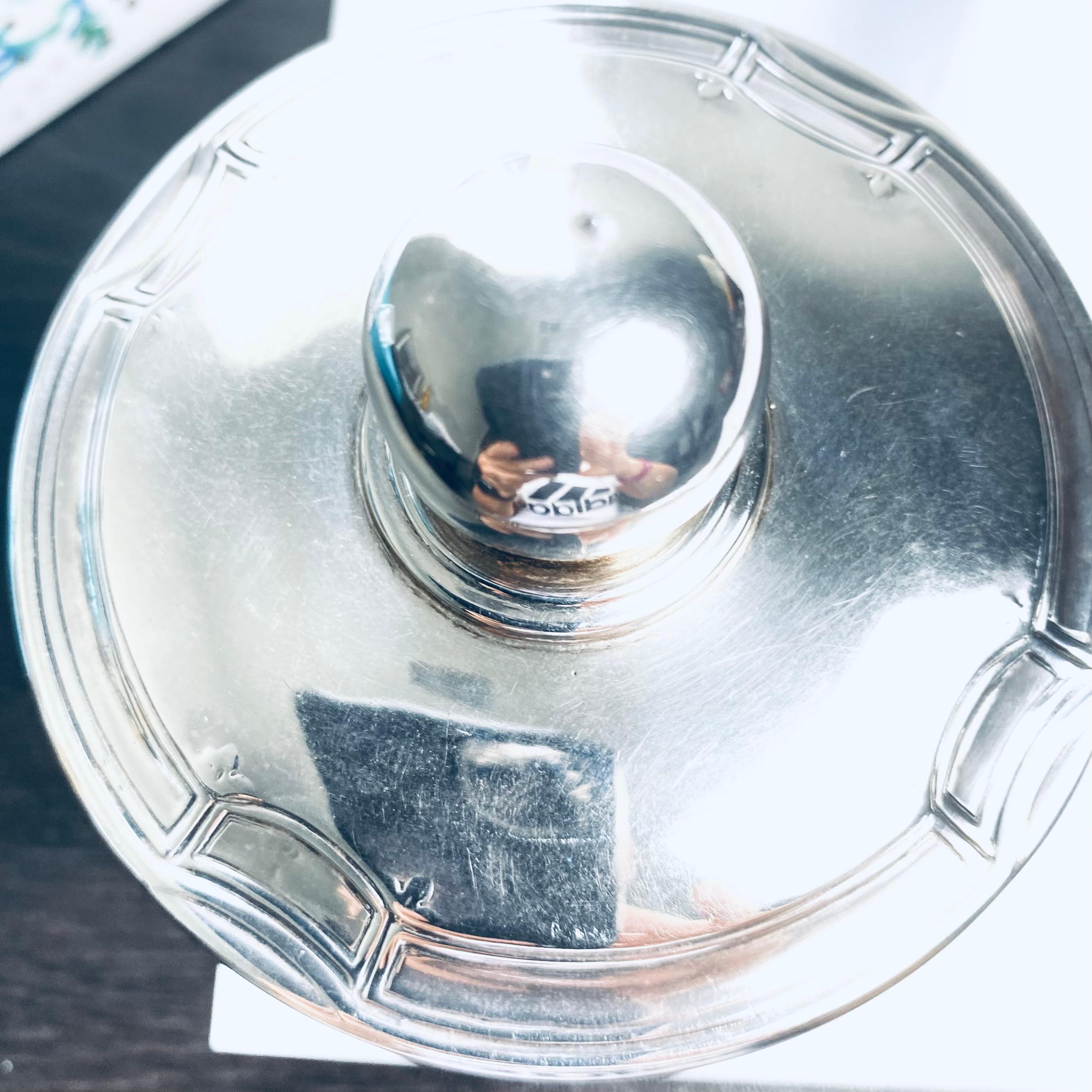 Tiffany Co frühes 20. Jahrhundert Silber-Kommodengefäßglas mit Kugelabschluss, 4,25 Zoll hoch (Art déco) im Angebot