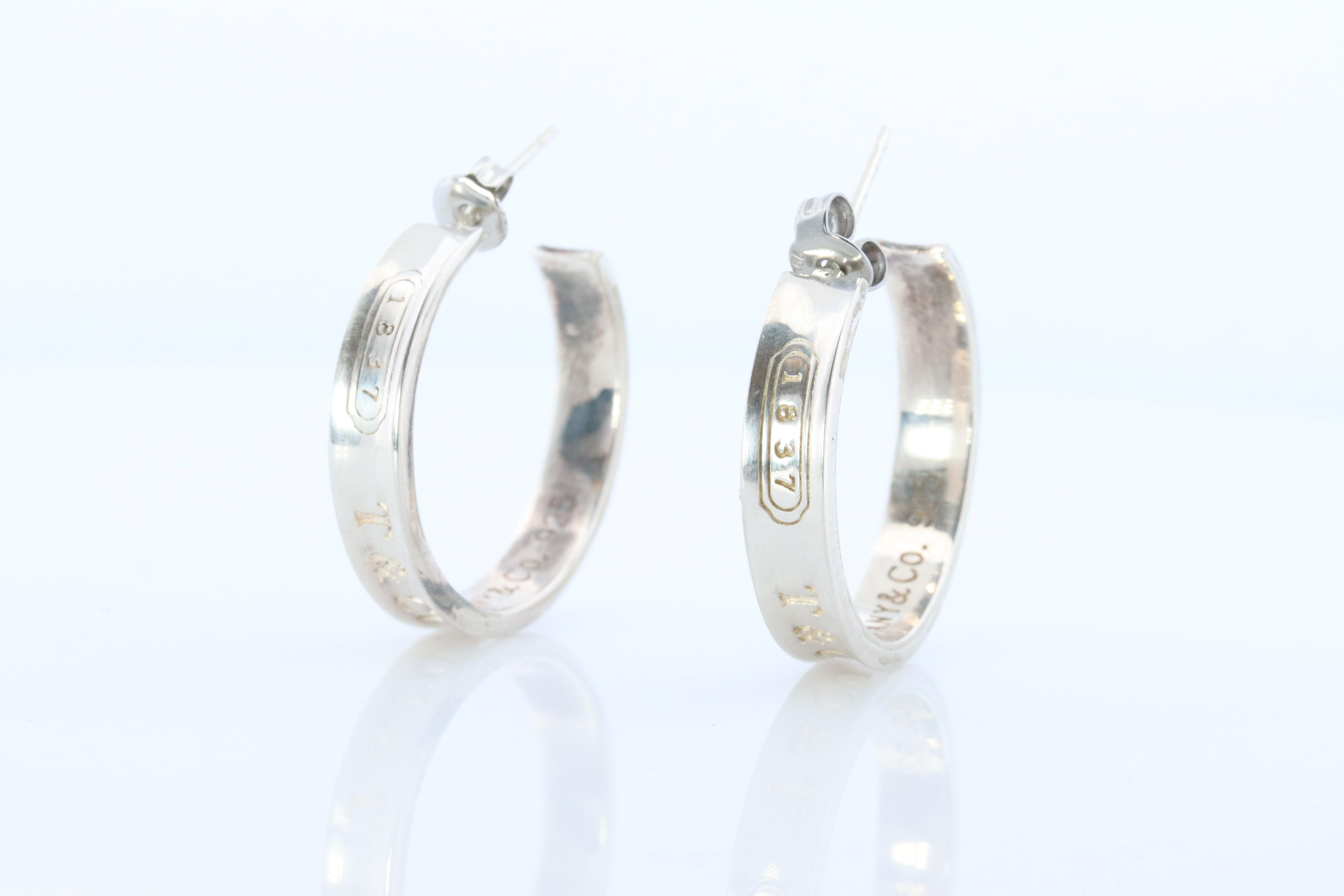 Rare Designer Piece. Made by Tiffany and Co. Sterling Silver Earrings.

1837 T&CO Hoops

Condition: Shows some patina.

Details:
6.4grams

5mm Wide
24mm Diameter