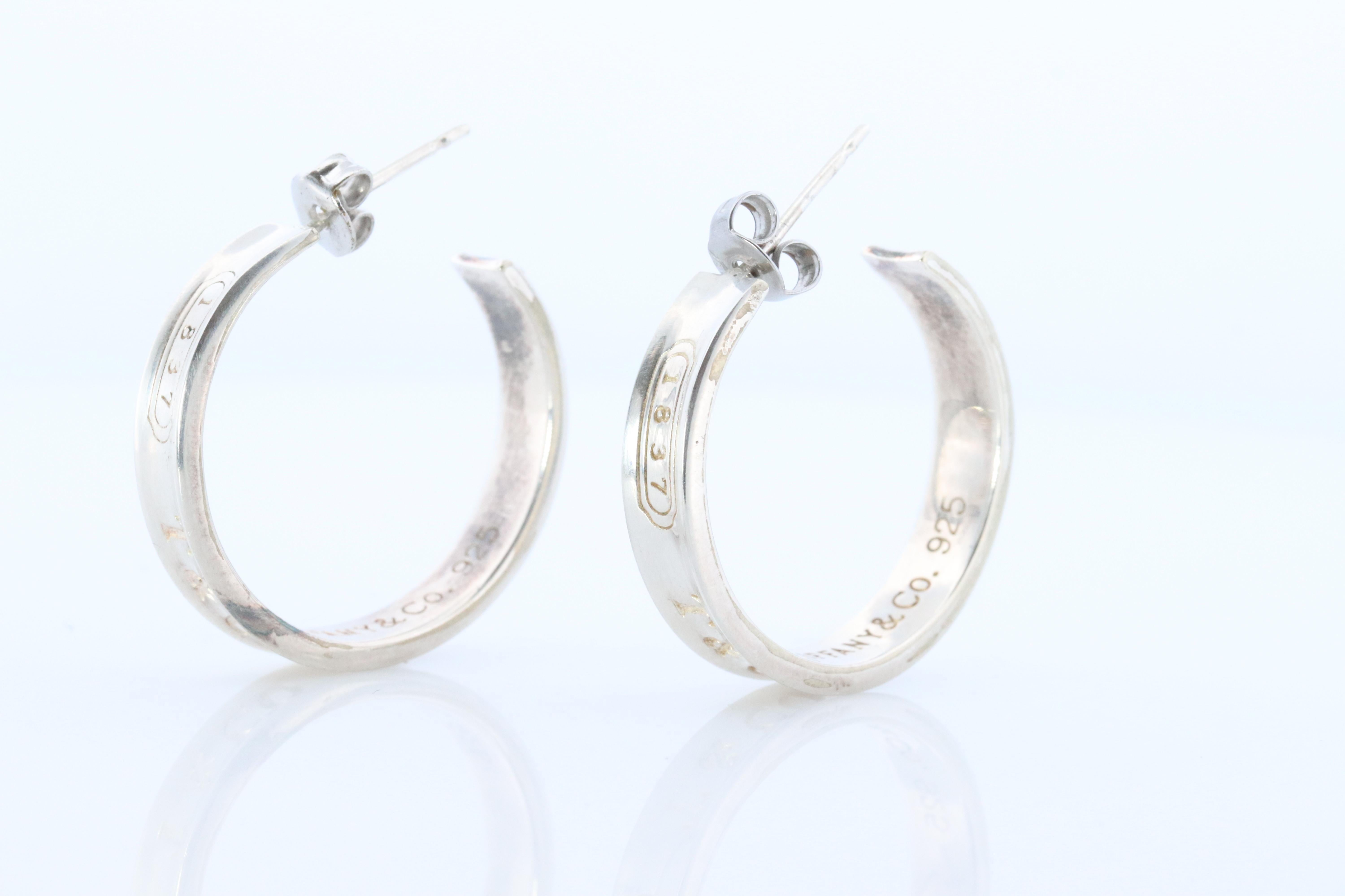 Tiffany & Co. Earrings. 1837 T and CO Hoops Sterling Silver 925 Earrings. In Good Condition For Sale In Port Charlotte, FL