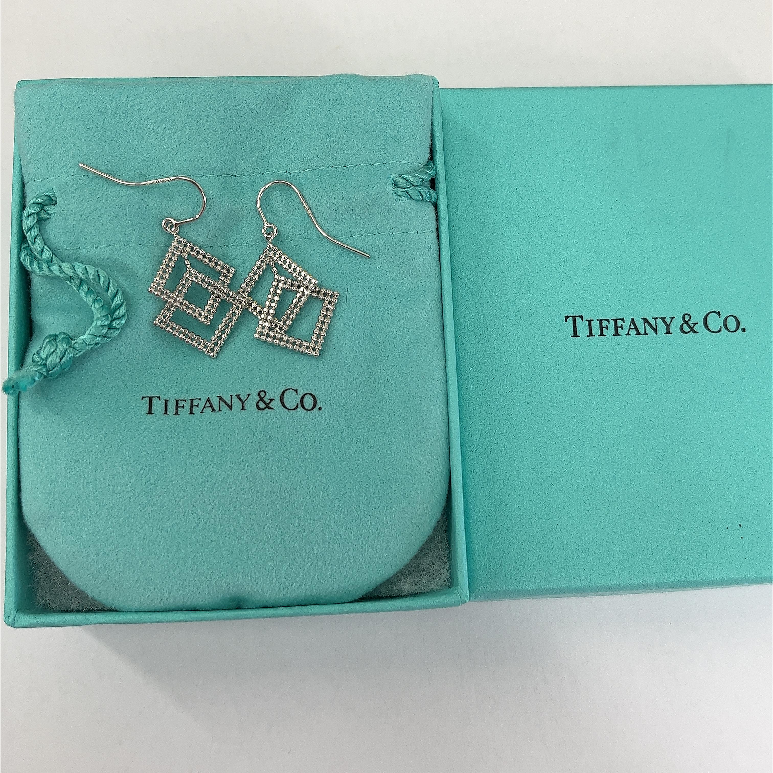 Tiffany & Co. Ohrringe in quadratischer Form aus 18 Karat Weißgold gefasst im Angebot 3