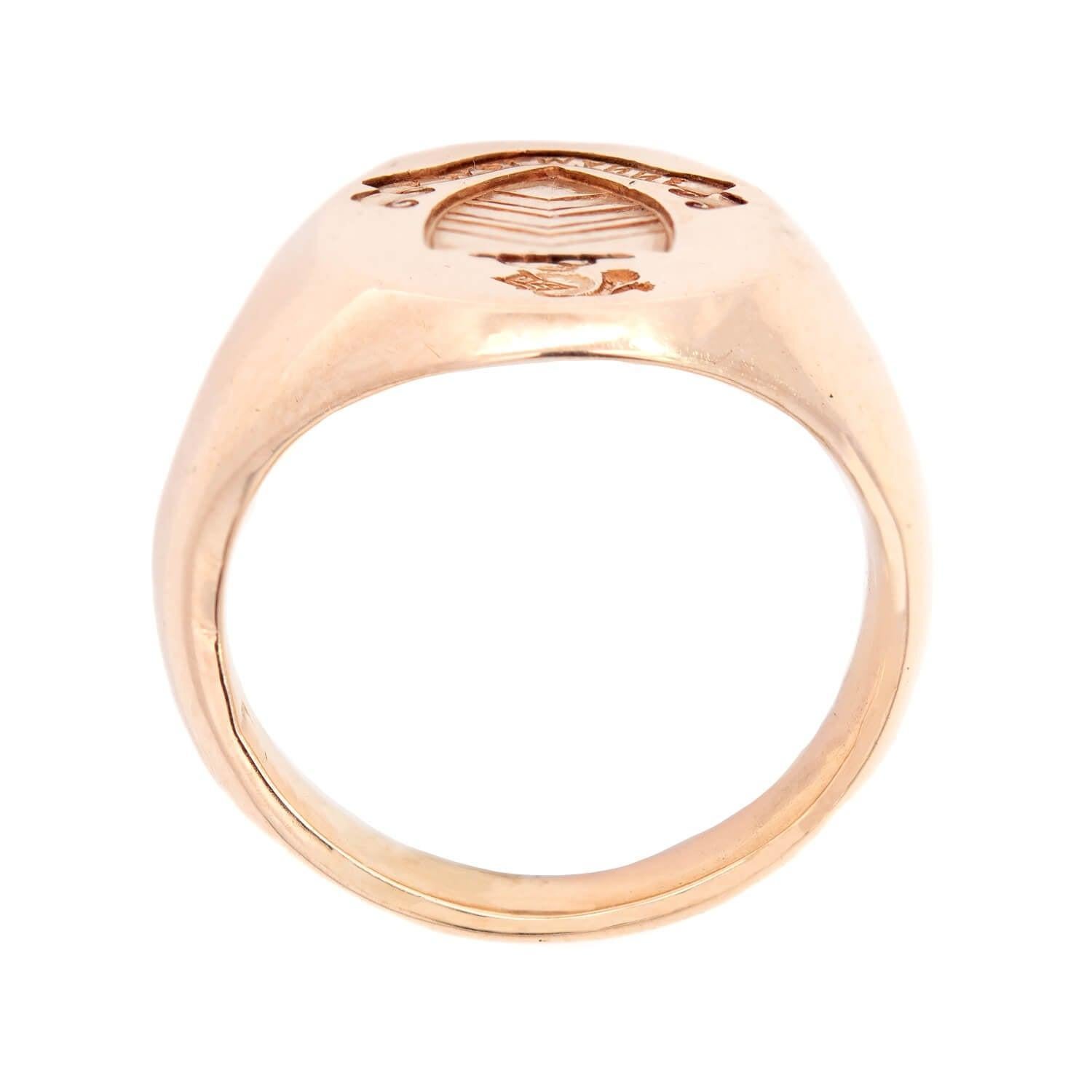 TIFFANY & Co Edwardian 14kt Family Crest Signet Ring In Good Condition In Narberth, PA