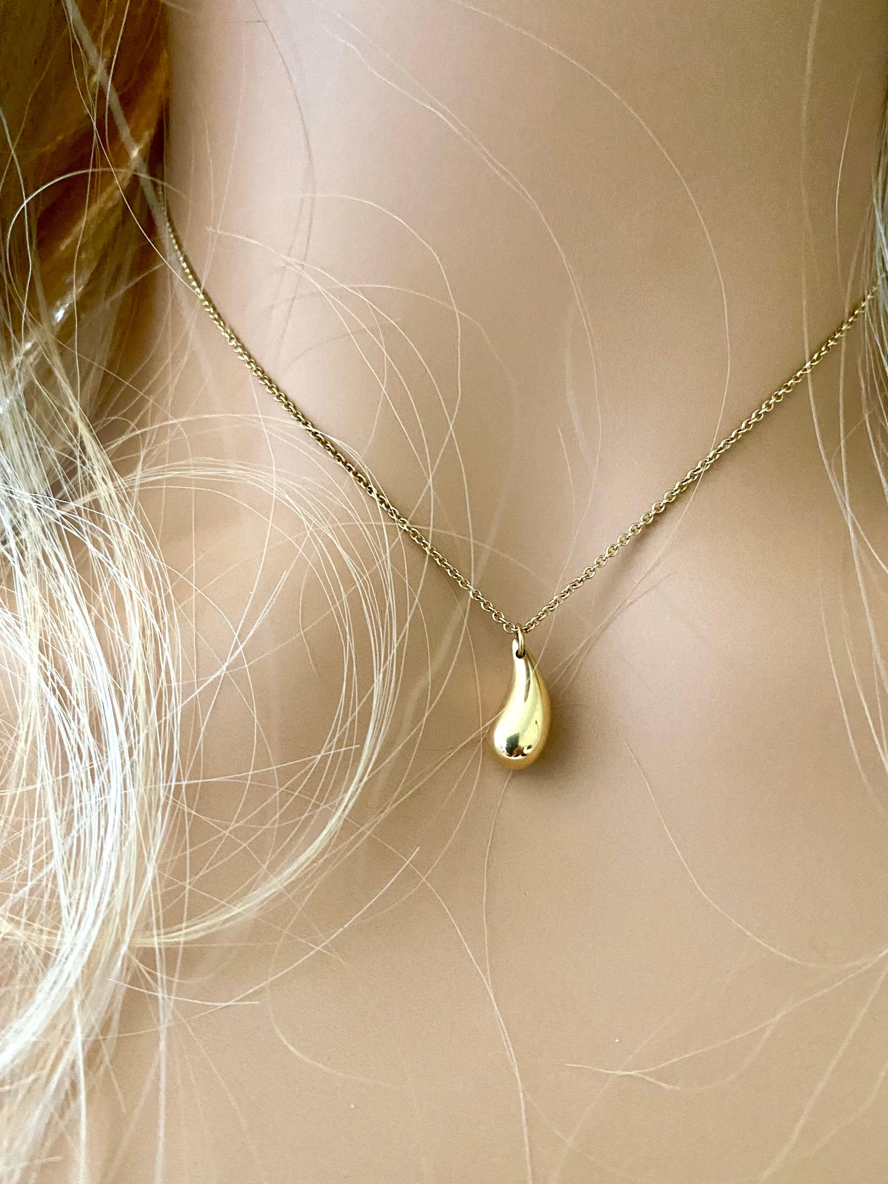 Tiffany Co Eighteen Karat Gold Elsa Peretti Teardrop 0.60 Inch Pendant Necklace 2