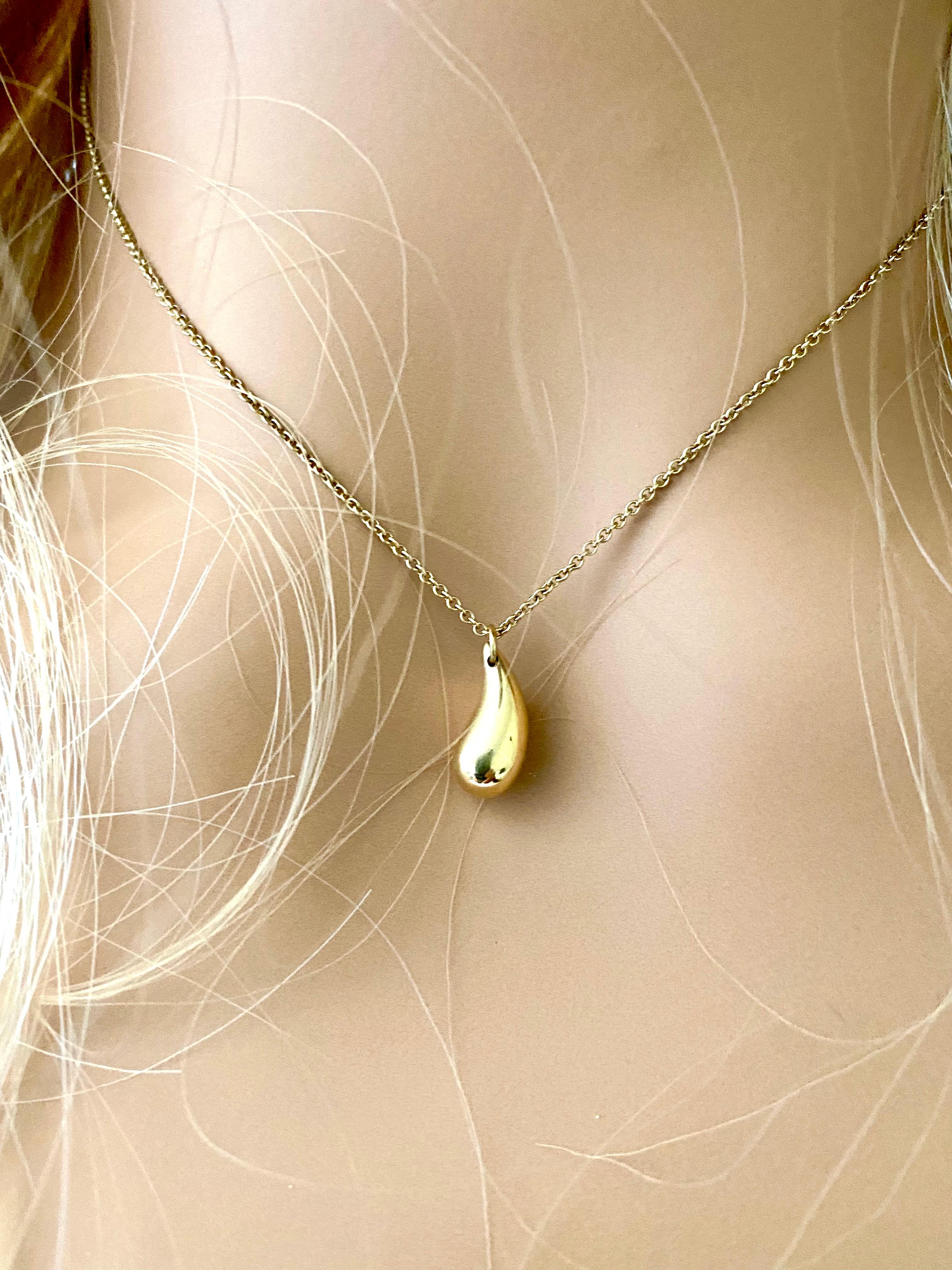 Tiffany Co Eighteen Karat Gold Elsa Peretti Teardrop 0.60 Inch Pendant Necklace In Good Condition In New York, NY