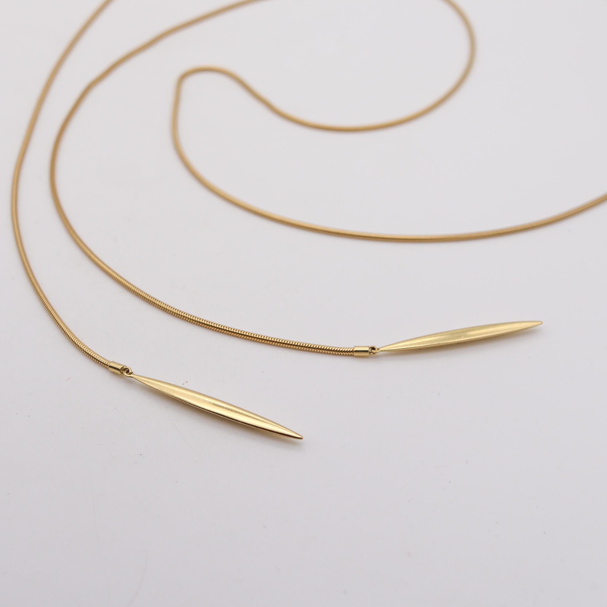 Tiffany & Co. Elegant Long Necklace Lariat in Solid 18Kt Yellow Gold In Excellent Condition For Sale In Miami, FL