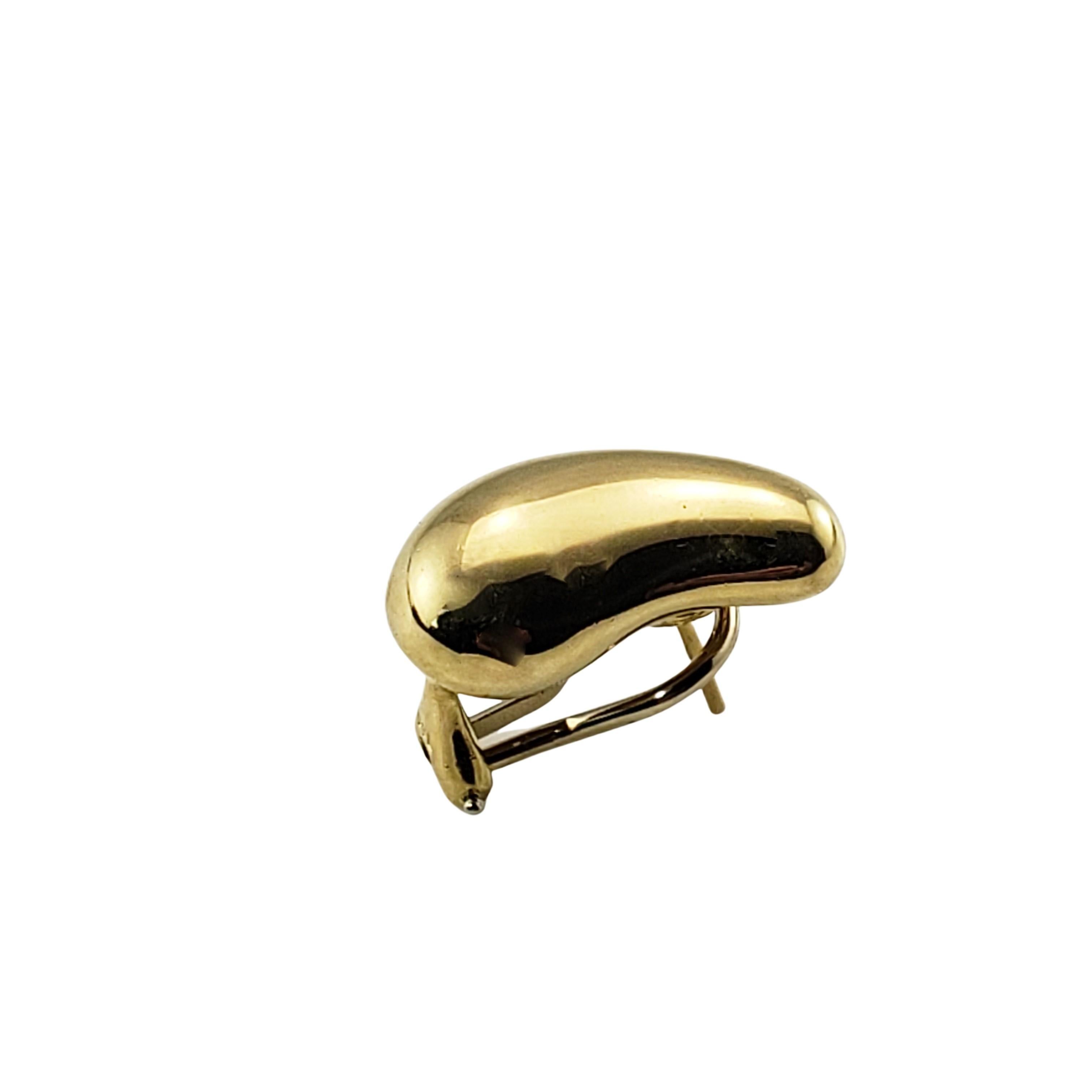 Vintage Tiffany & Co Elsa Peretti 18 Karat Yellow Gold Single Bean Earring-

This lovely earring by Elsa Peretti for Tiffany & Co. is crafted in beautifully detailed 18K yellow gold.  Hinged closure.

Size:  21 mm x 11 mm

Weight:    3.5 dwt. /  