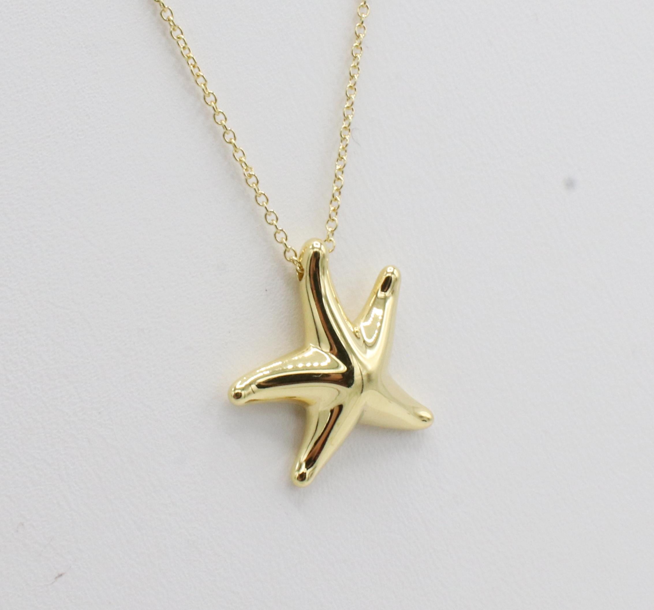 Tiffany & Co. Elsa Peretti 18 Karat Yellow Gold Starfish Pendant Necklace 
Metal: 18k yellow gold
Weight: 4.10 grams
Pendant: 15 x 14mm 
Chain: 16 inches
