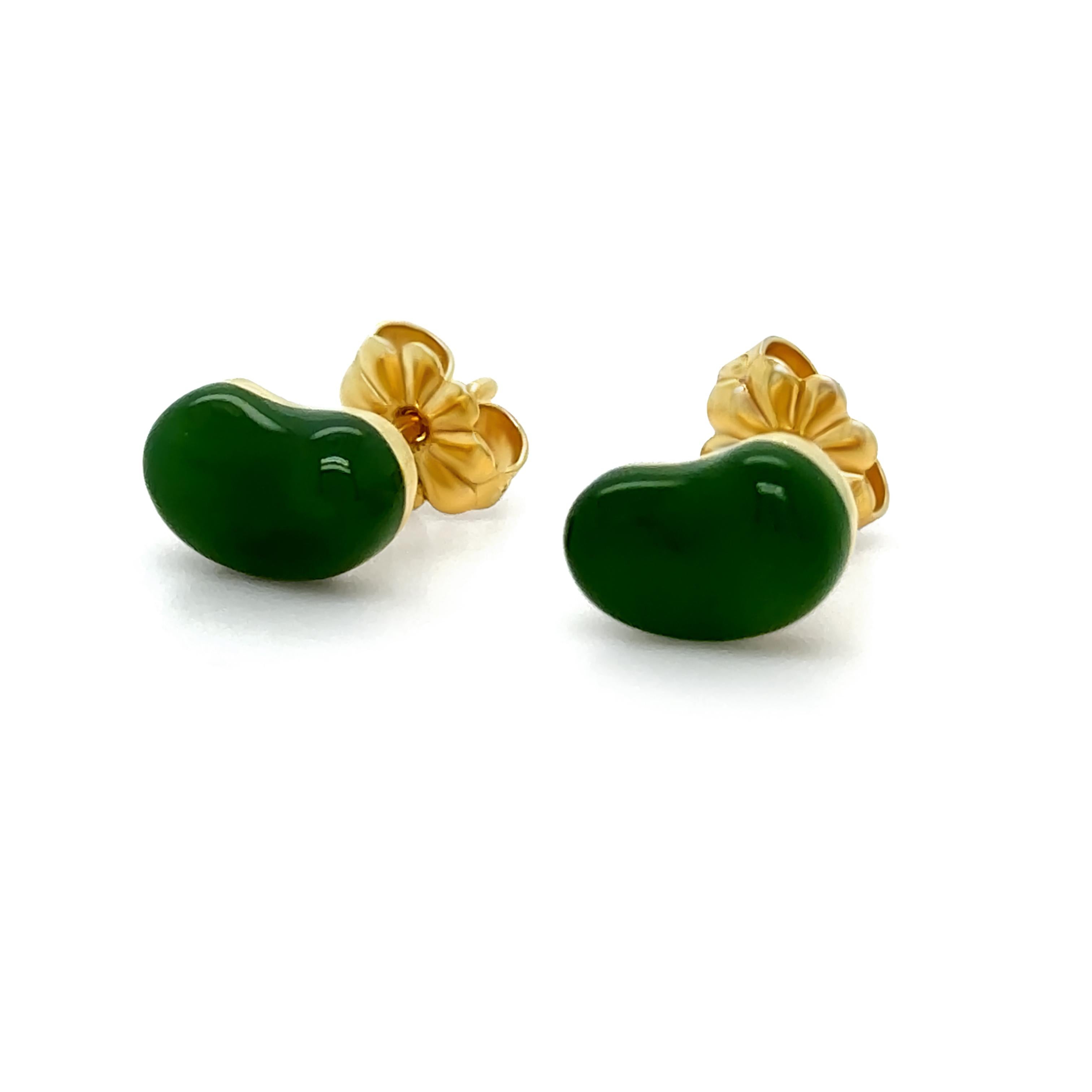 A beautiful pair of Tiffany & Co. Elsa Peretti Bean Stud Earrings, crafted in stunning 18ct Yellow Gold & Green jade. These elegant 9mm studs embody the organic, sculptural style that Elsa Peretti is celebrated for.

Lightweight yet impactful, they