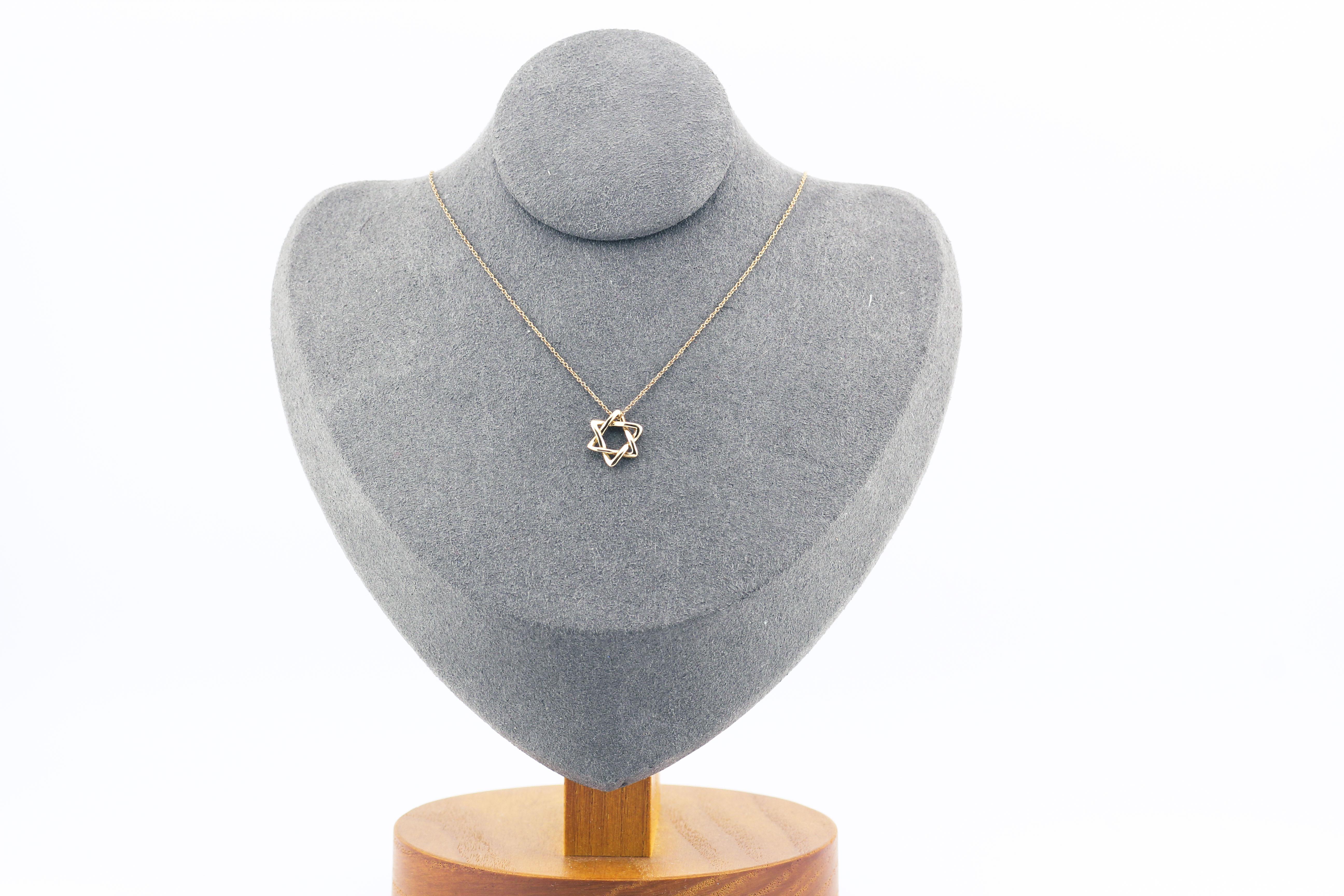 Tiffany & Co. Elsa Peretti 18K Gold 12mm Small Star of David Pendant Necklace im Zustand „Gut“ im Angebot in Simpsonville, SC