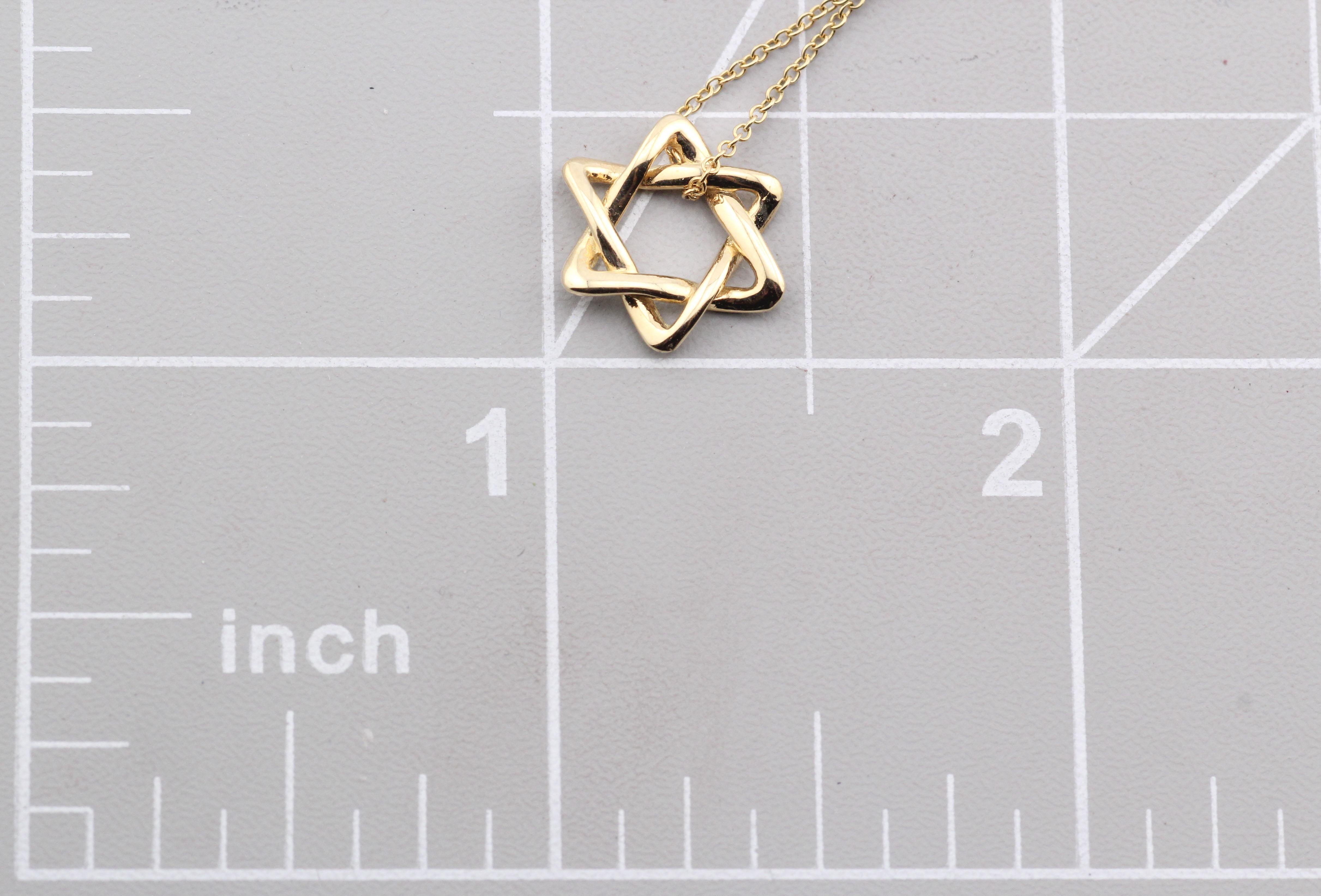 Tiffany & Co. Elsa Peretti 18K Gold 12mm Small Star of David Pendant Necklace für Damen oder Herren im Angebot