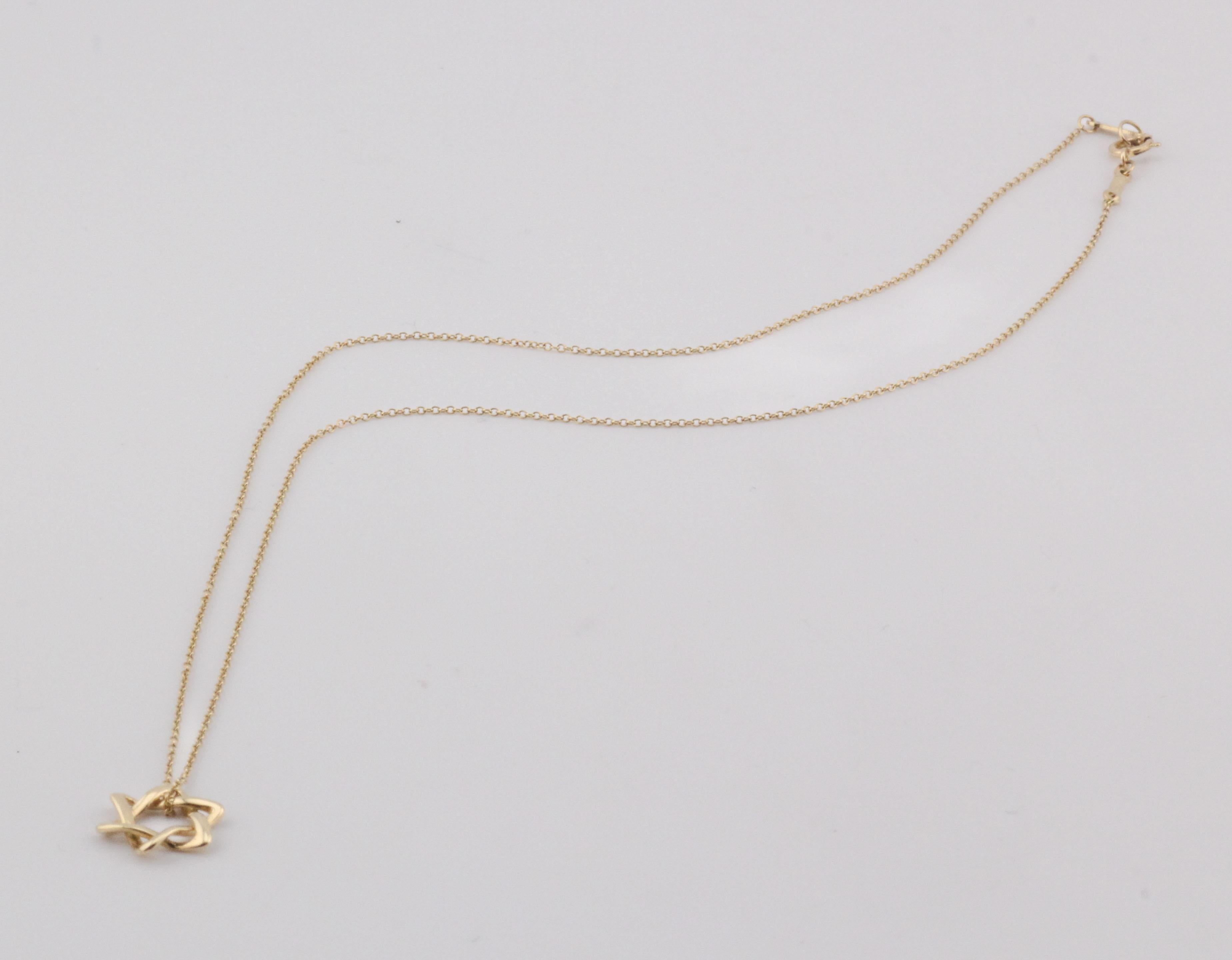 Tiffany & Co. Elsa Peretti 18K Gold 12mm Small Star of David Pendant Necklace im Angebot 3