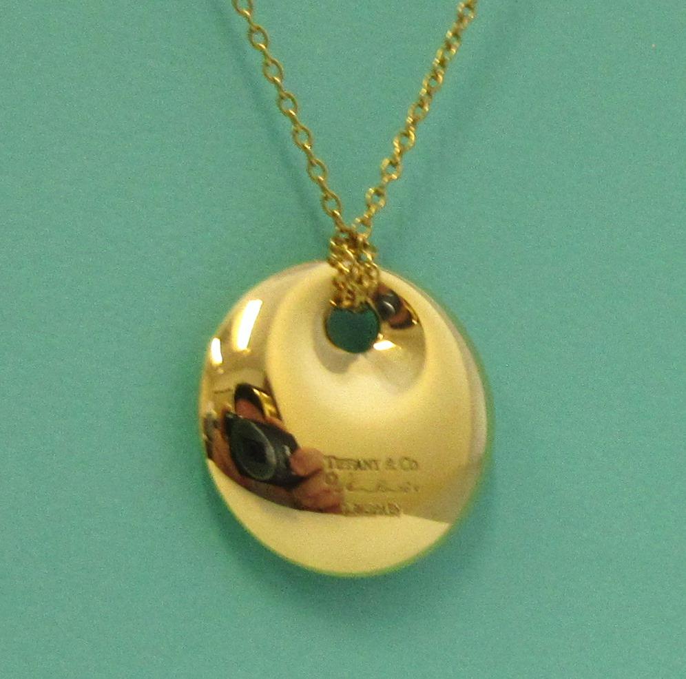 TIFFANY & Co. Elsa Peretti, collier pendentif rond 14 mm en or 18 carats en vente 3