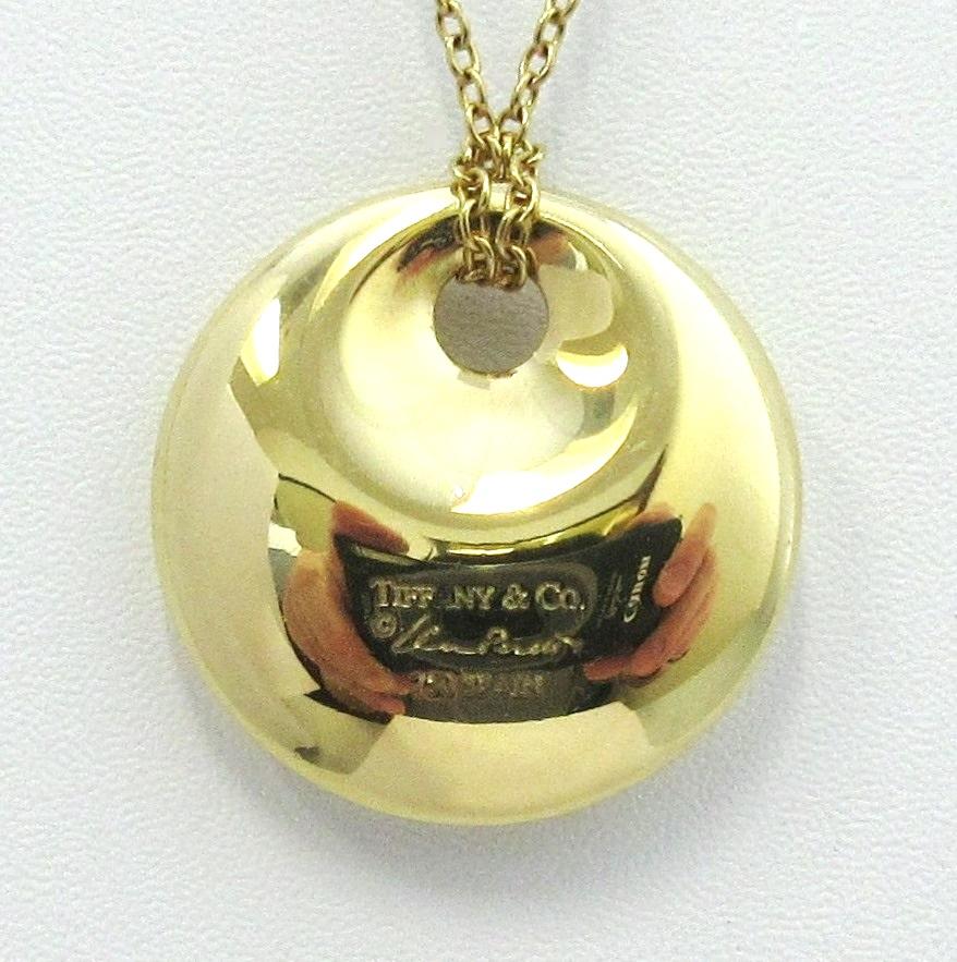 TIFFANY & Co. Elsa Peretti 18K Gold 14mm Round Pendant Necklace For Sale 4