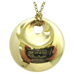 TIFFANY & Co. Elsa Peretti, collier pendentif rond 14 mm en or 18 carats