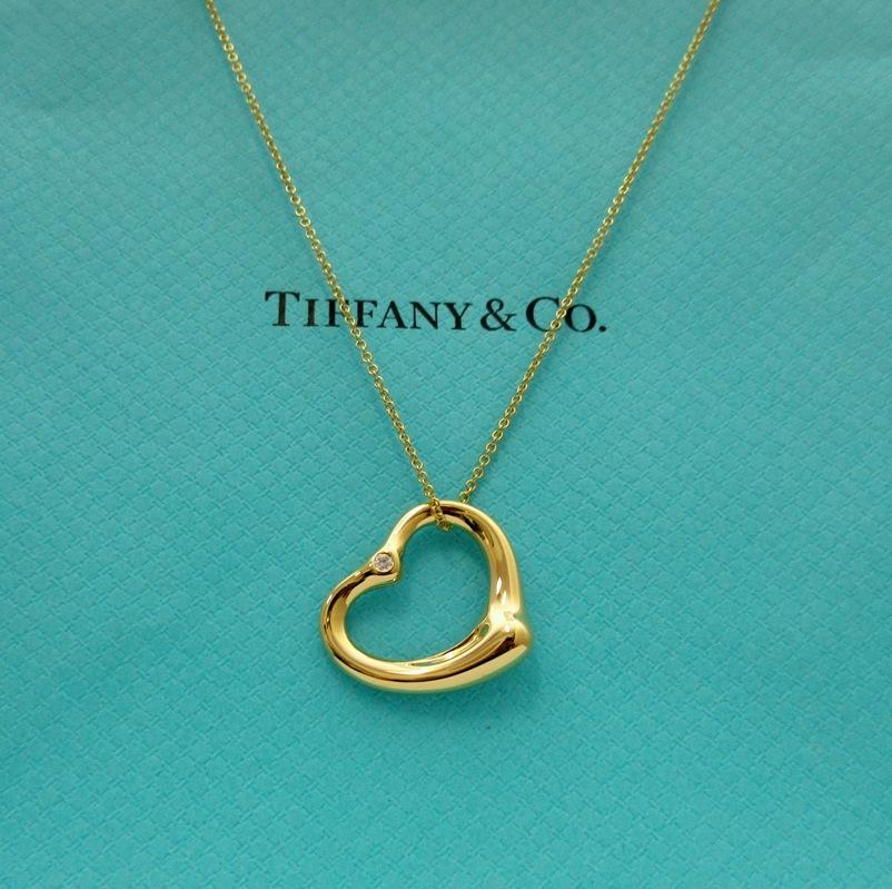 Taille ronde TIFFANY & Co. Elsa Peretti, collier pendentif cœur ouvert 22 mm en or 18 carats avec 2 diamants en vente