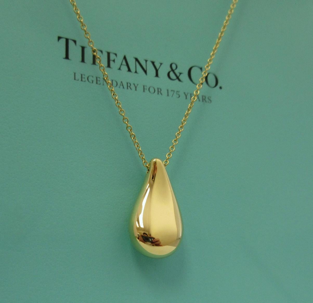 TIFFANY & Co. Elsa Peretti 18K Gold 22mm Long Teardrop Pendant Necklace In Excellent Condition In Los Angeles, CA