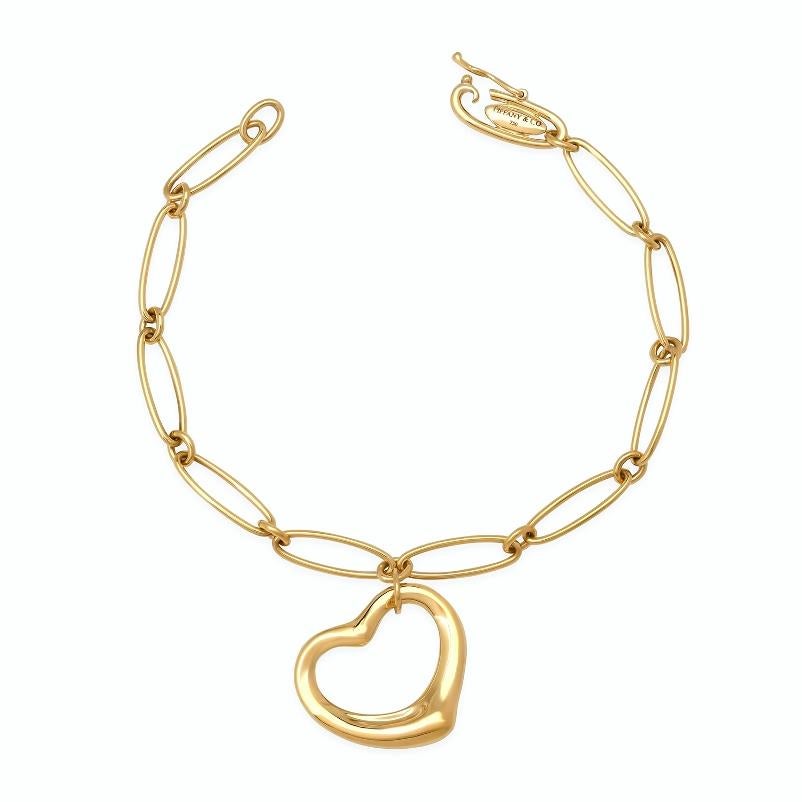 TIFFANY & Co. Elsa Peretti - Bracelet à maillons ovales en or 18K avec breloques en forme de cœur ouvert de 22 mm 

Métal : or jaune 18K
Longueur : 7.25