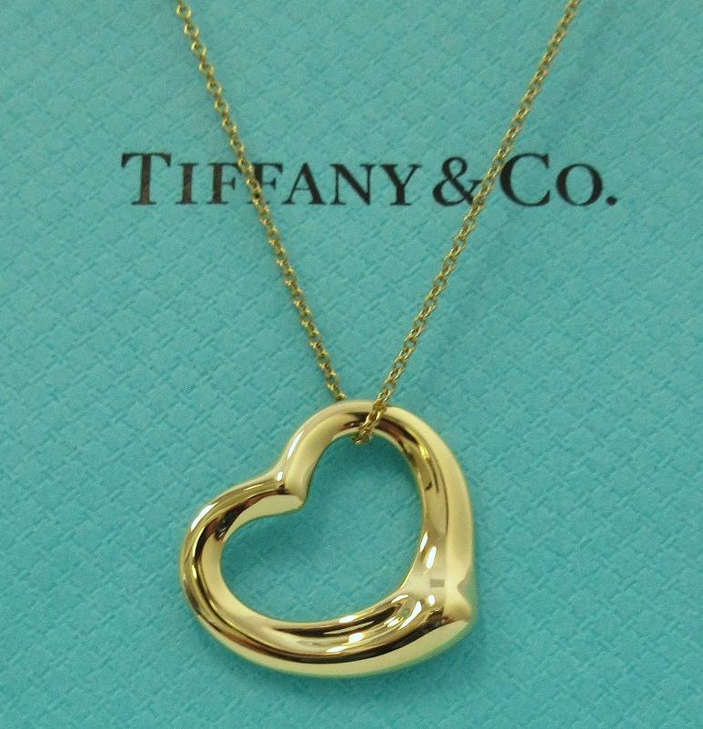 TIFFANY & Co. Elsa Peretti, collier pendentif cœur ouvert 22 mm en or 18 carats

Métal : Or jaune 18K
Chaîne : 16