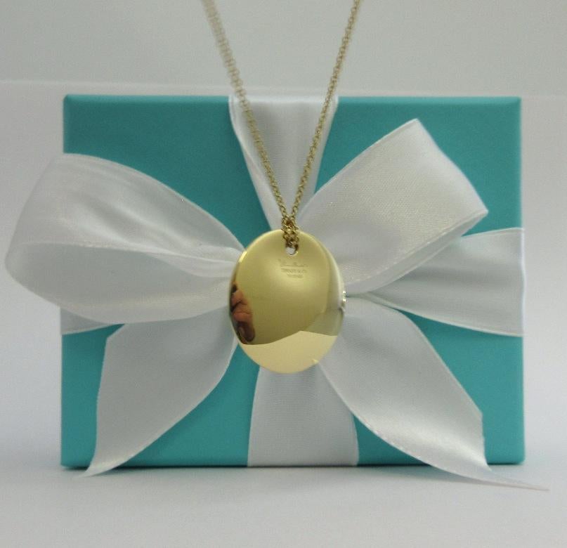 TIFFANY & Co. Collana con ciondolo rotondo da 24 mm in oro 18 carati di Elsa Peretti in vendita 1