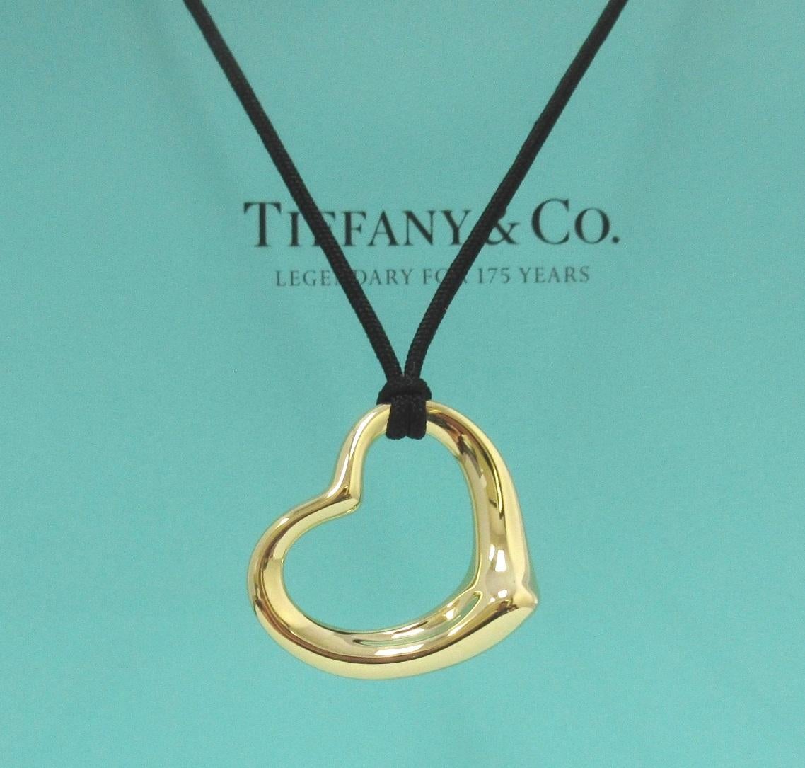 TIFFANY & Co. Collana con ciondolo a cuore aperto Elsa Peretti in oro 18 carati da 27 mm In condizioni ottime in vendita a Los Angeles, CA