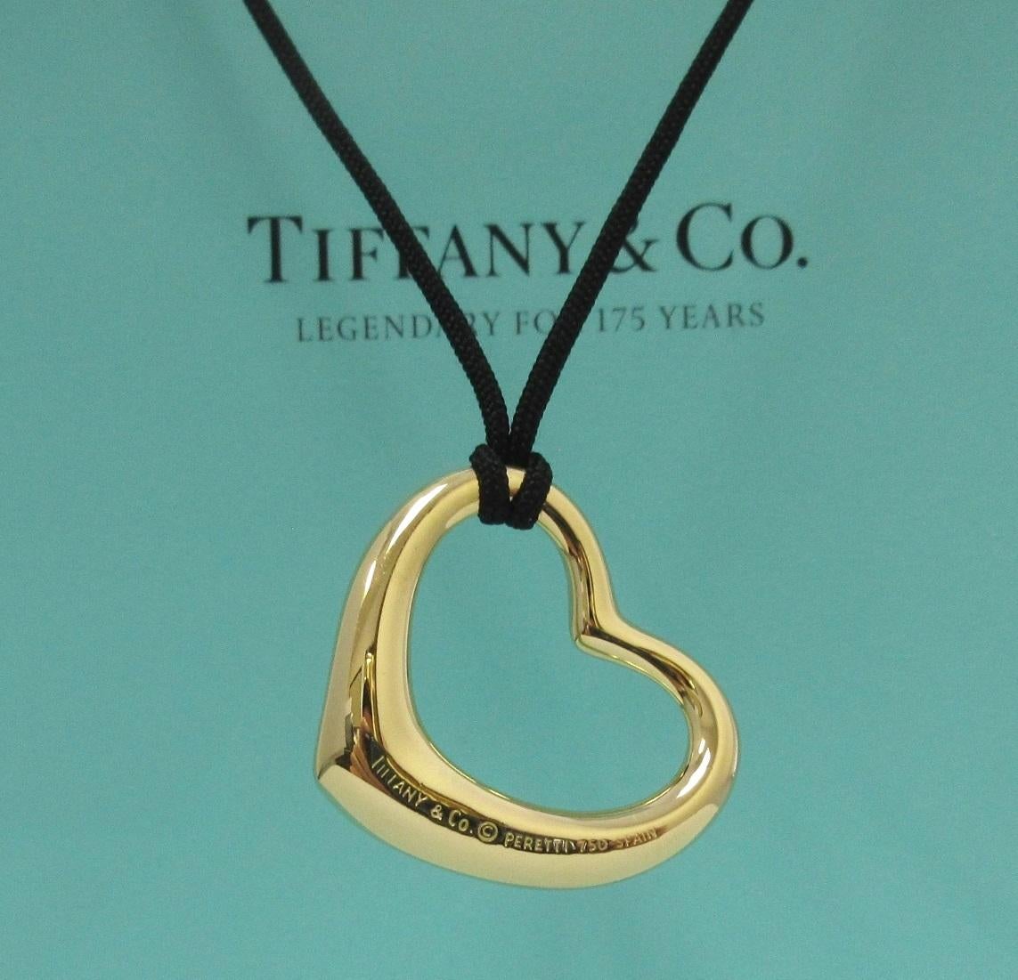 Donna TIFFANY & Co. Collana con ciondolo a cuore aperto Elsa Peretti in oro 18 carati da 27 mm in vendita