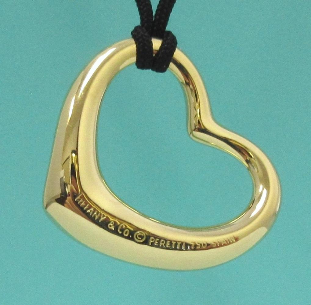 TIFFANY & Co. Collana con ciondolo a cuore aperto Elsa Peretti in oro 18 carati da 27 mm in vendita 1