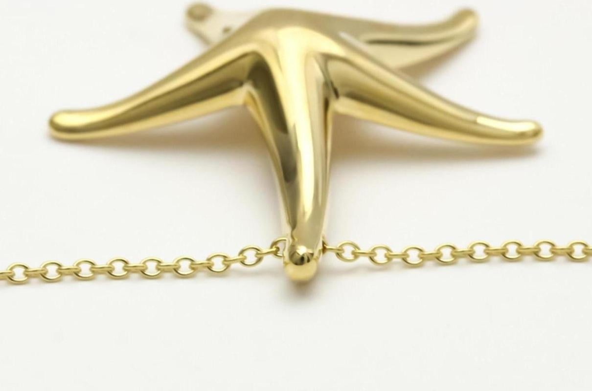 Donna TIFFANY & Co. Collana con ciondolo a forma di stella marina in oro 18 carati da 28 mm di Elsa Peretti in vendita