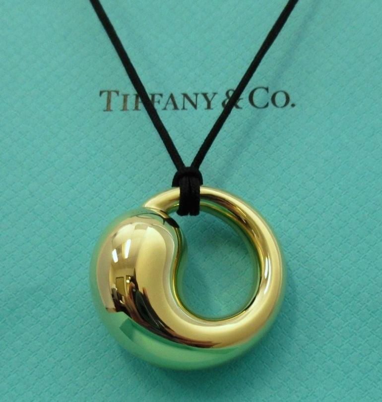 TIFFANY & Co. Elsa Peretti 18K Gold 35mm Eternal Circle Pendant Necklace Extra LARGE
 
 Metal: 18K yellow gold
 Gold weight: 17.10 grams
 Pendant: 35mm(1.38
