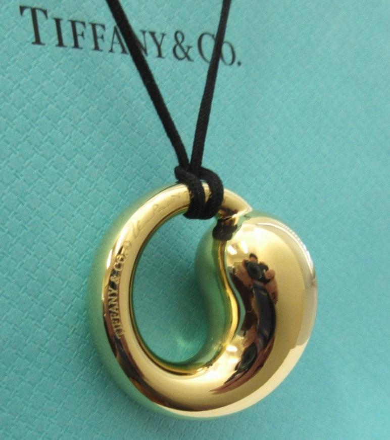 Women's TIFFANY & Co. Elsa Peretti 18K Gold 35mm Eternal Circle Pendant Necklace XL For Sale