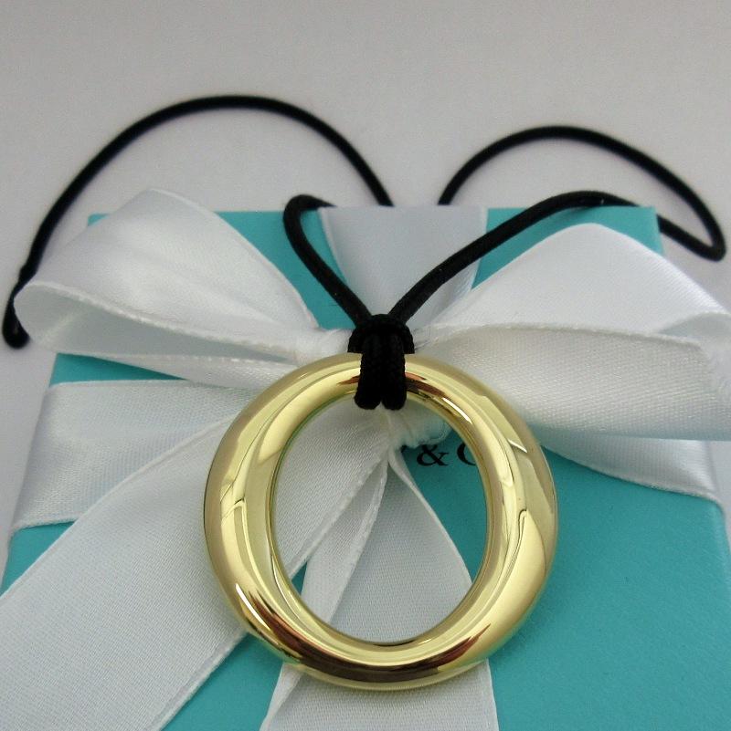 TIFFANY & Co. Elsa Peretti 18K Gold 35mm Sevillana Pendant Necklace Large Size For Sale 1